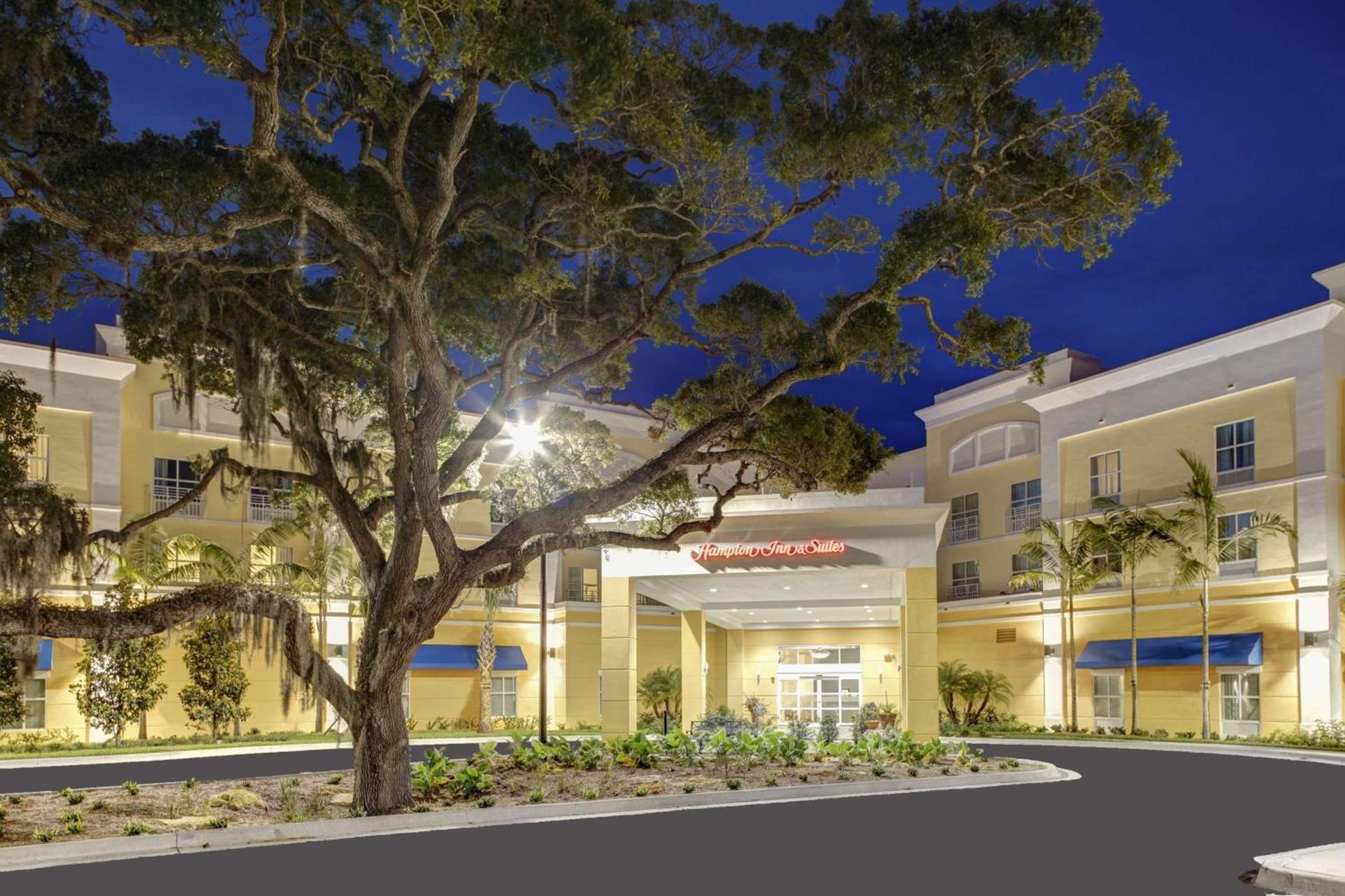 Hampton Inn and Suites by Hilton Vero Beach-Downtown photo 2