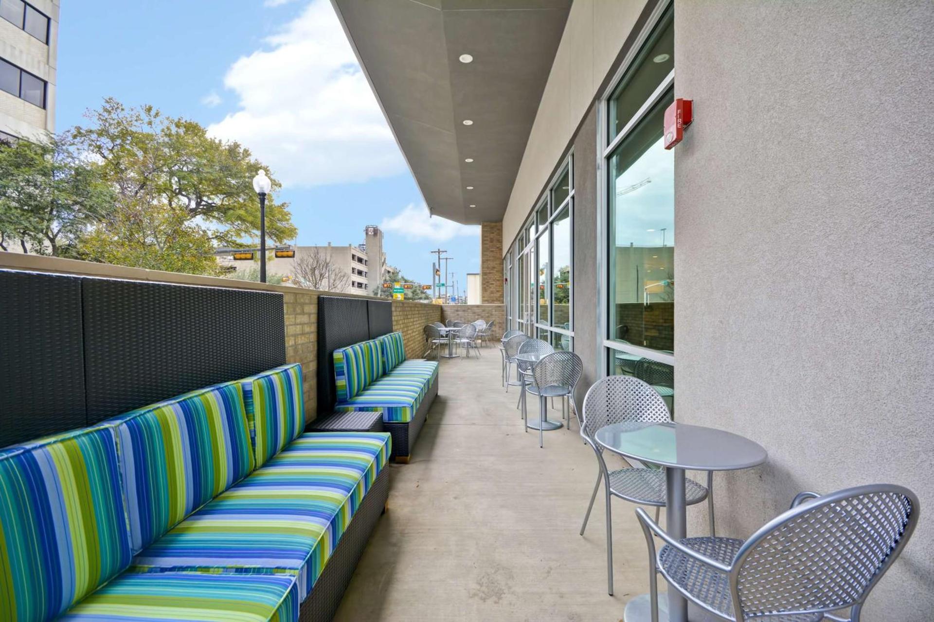 Home2 Suites by Hilton Dallas Downtown at Baylor Scott & White photo 3