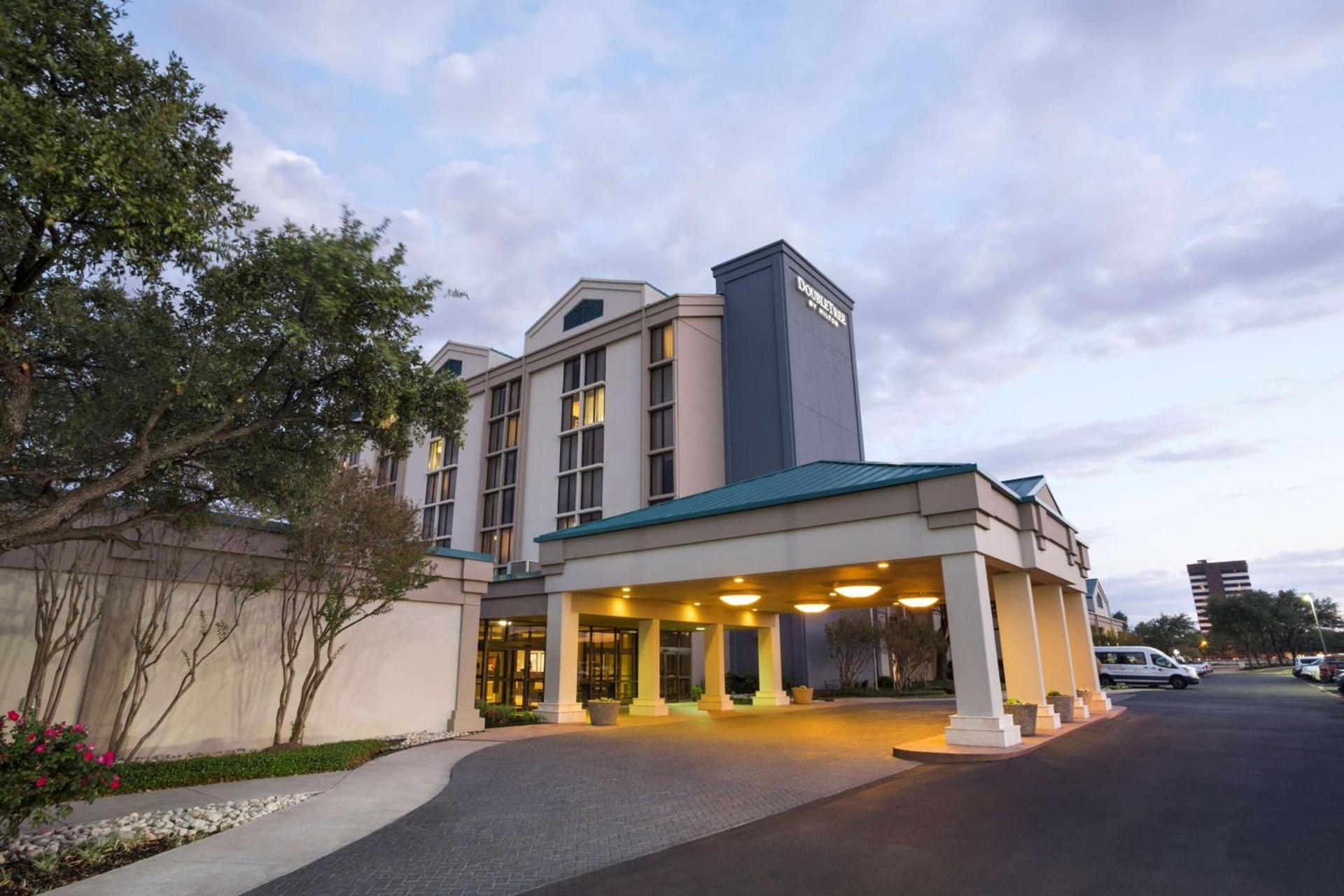 DoubleTree by Hilton DFW Airport North photo 2