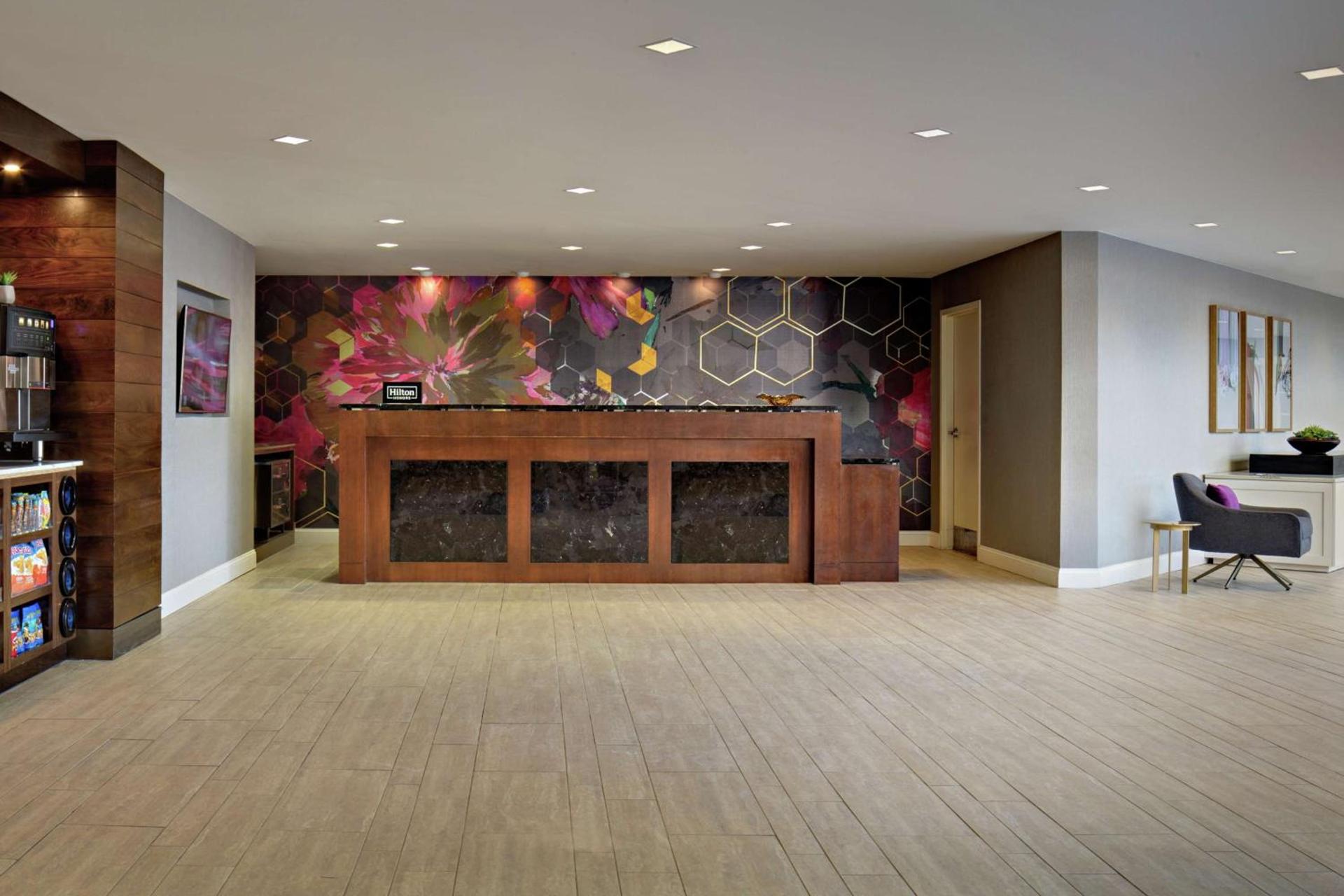 DoubleTree by Hilton Fairfield Hotel & Suites photo 2