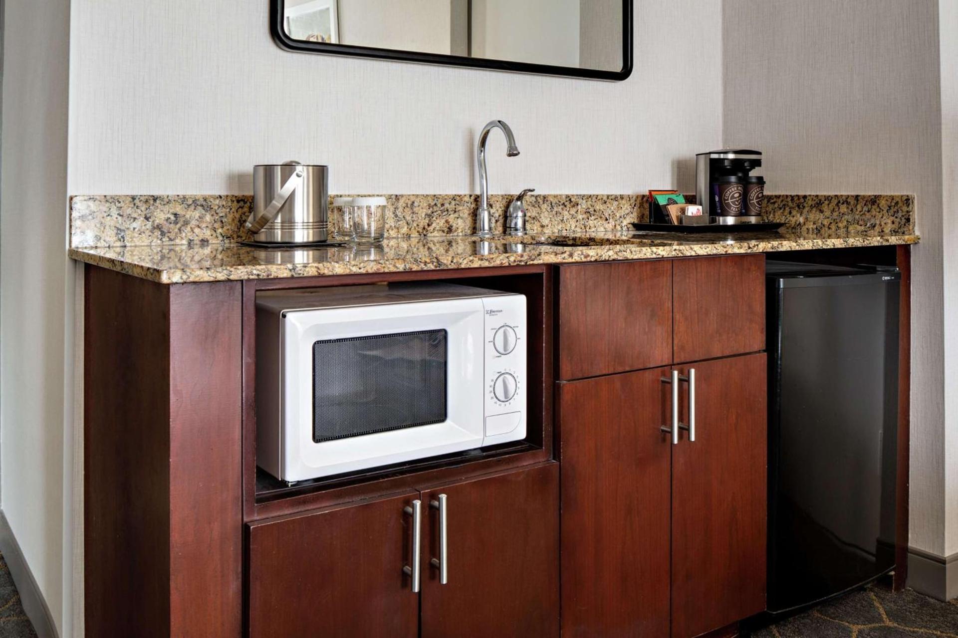 DoubleTree by Hilton Fairfield Hotel & Suites photo 17