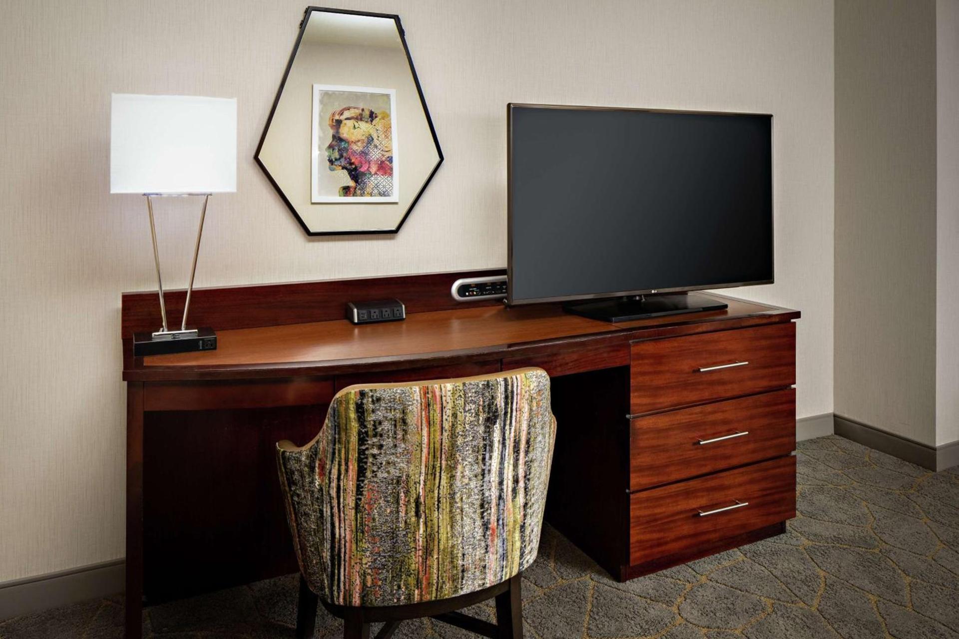 DoubleTree by Hilton Fairfield Hotel & Suites photo 14