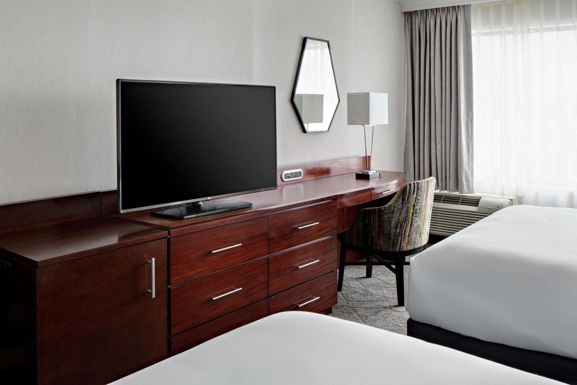 DoubleTree by Hilton Fairfield Hotel & Suites photo 11