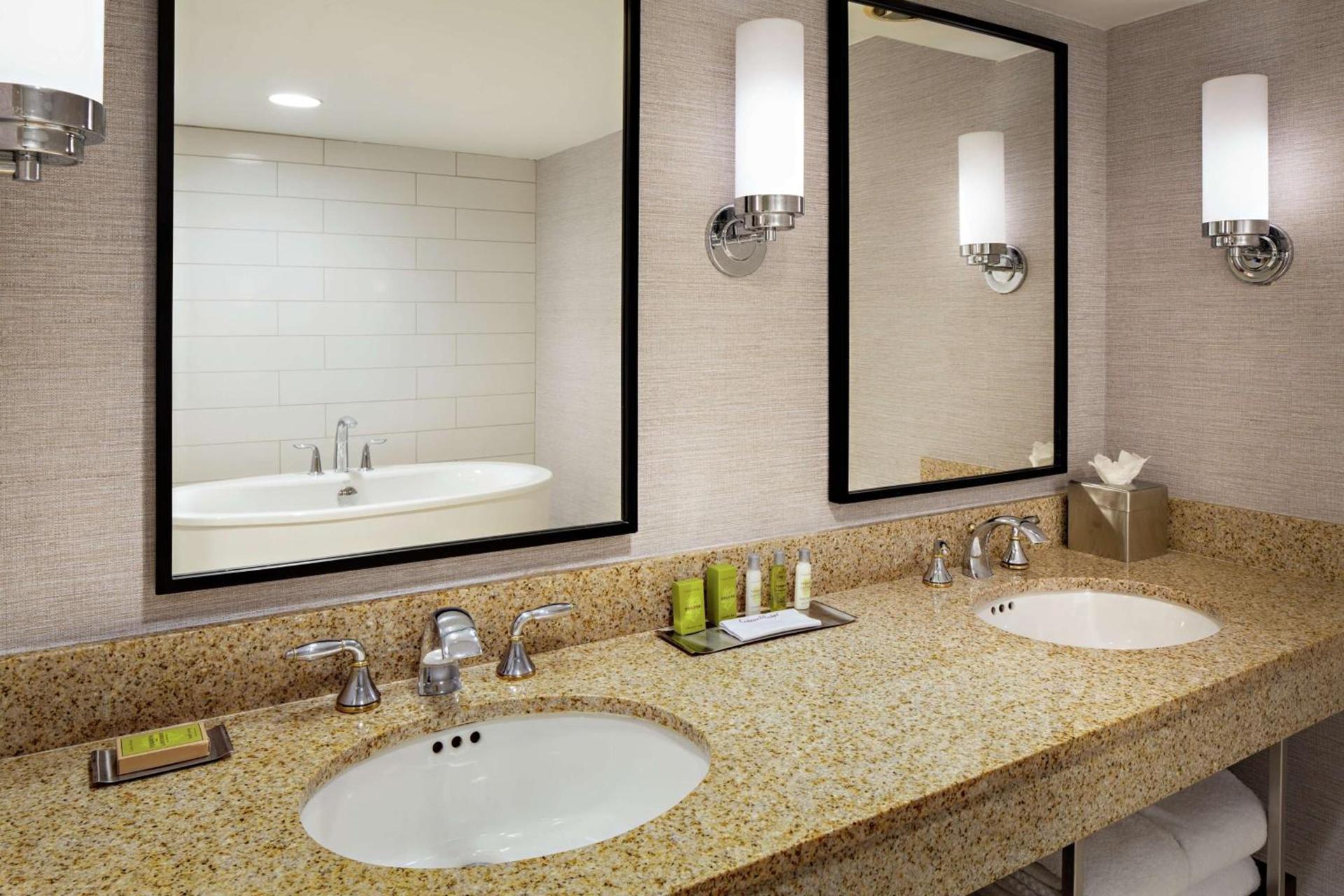 DoubleTree by Hilton Fairfield Hotel & Suites photo 36