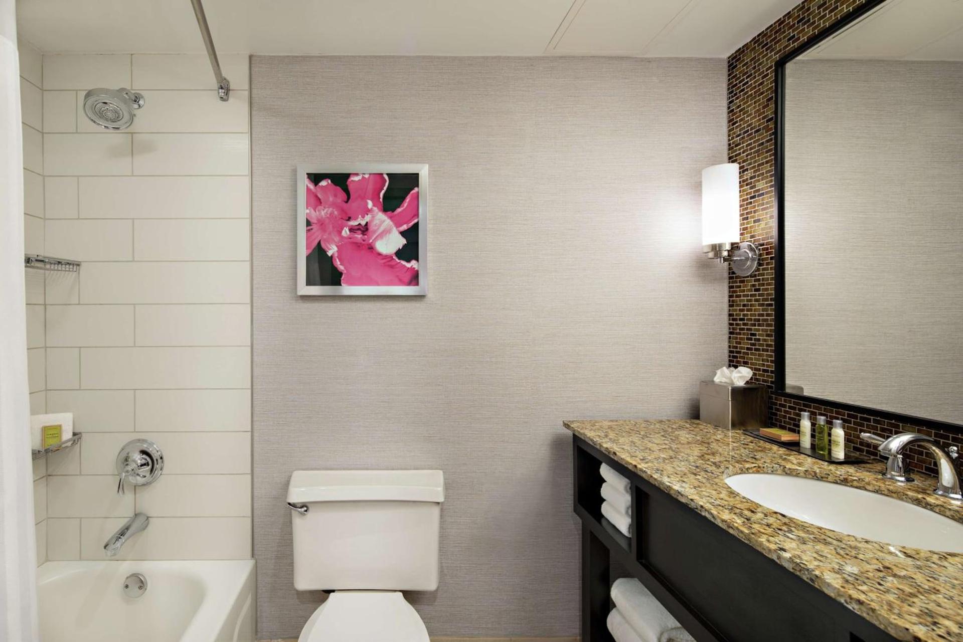 DoubleTree by Hilton Fairfield Hotel & Suites photo 12