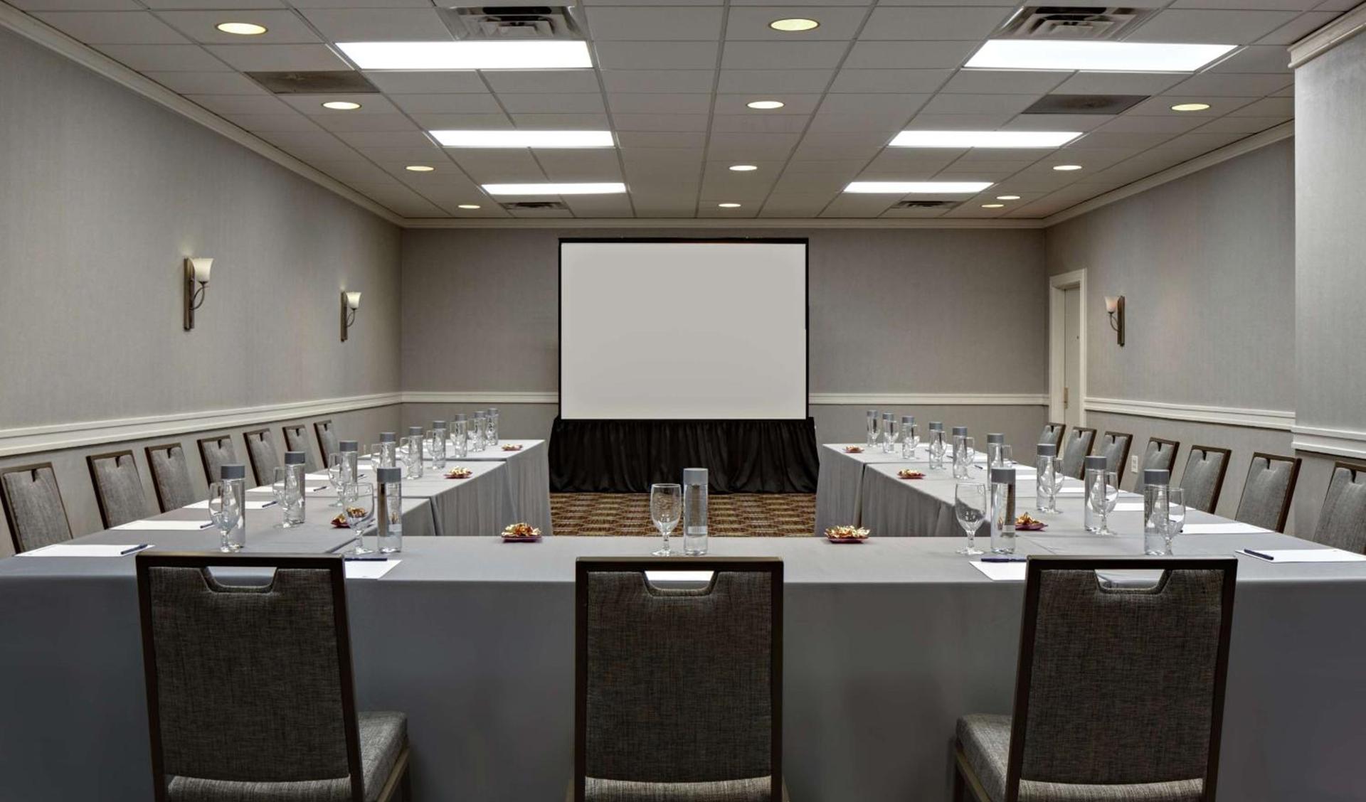 DoubleTree by Hilton Fairfield Hotel & Suites photo 21