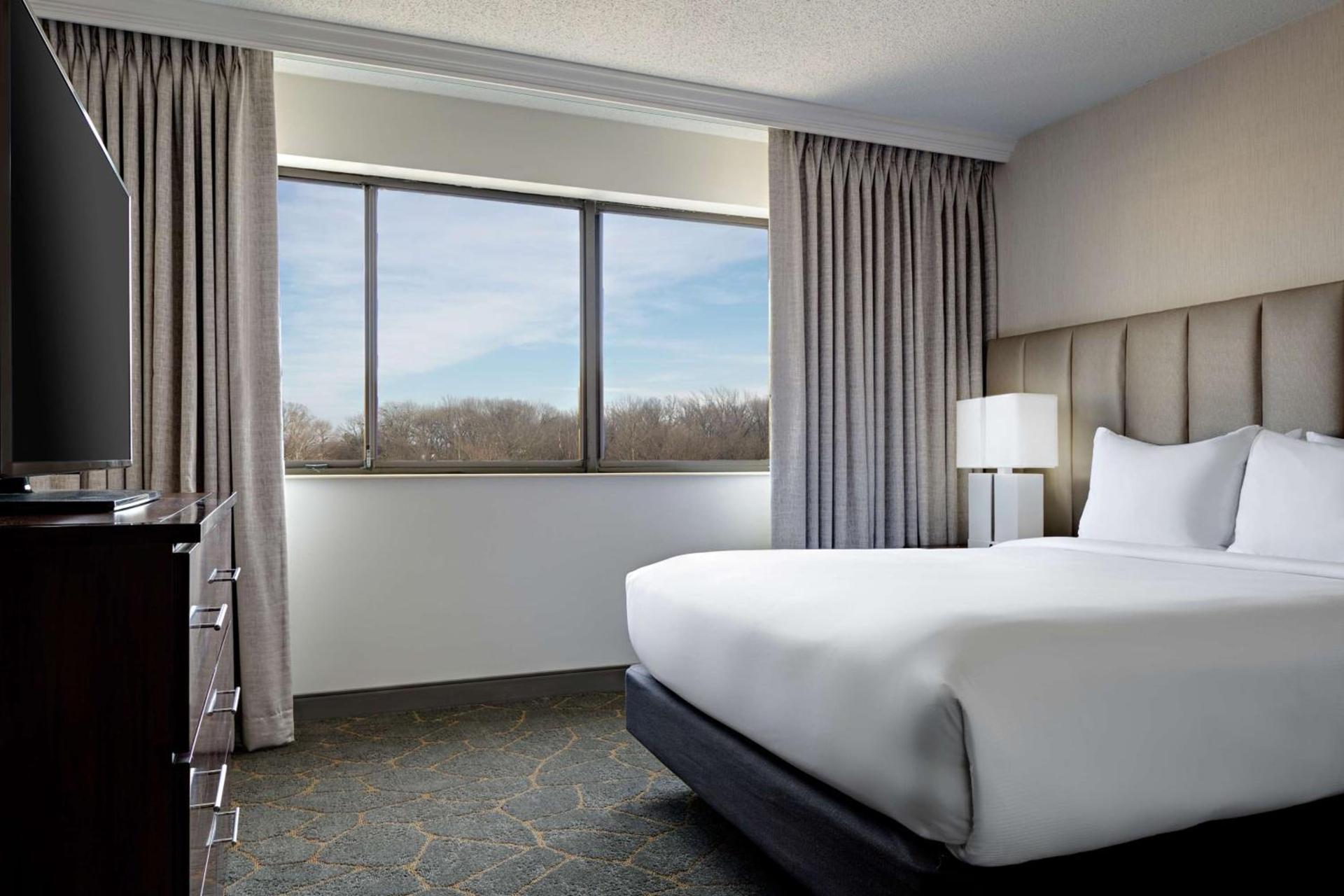 DoubleTree by Hilton Fairfield Hotel & Suites photo 31