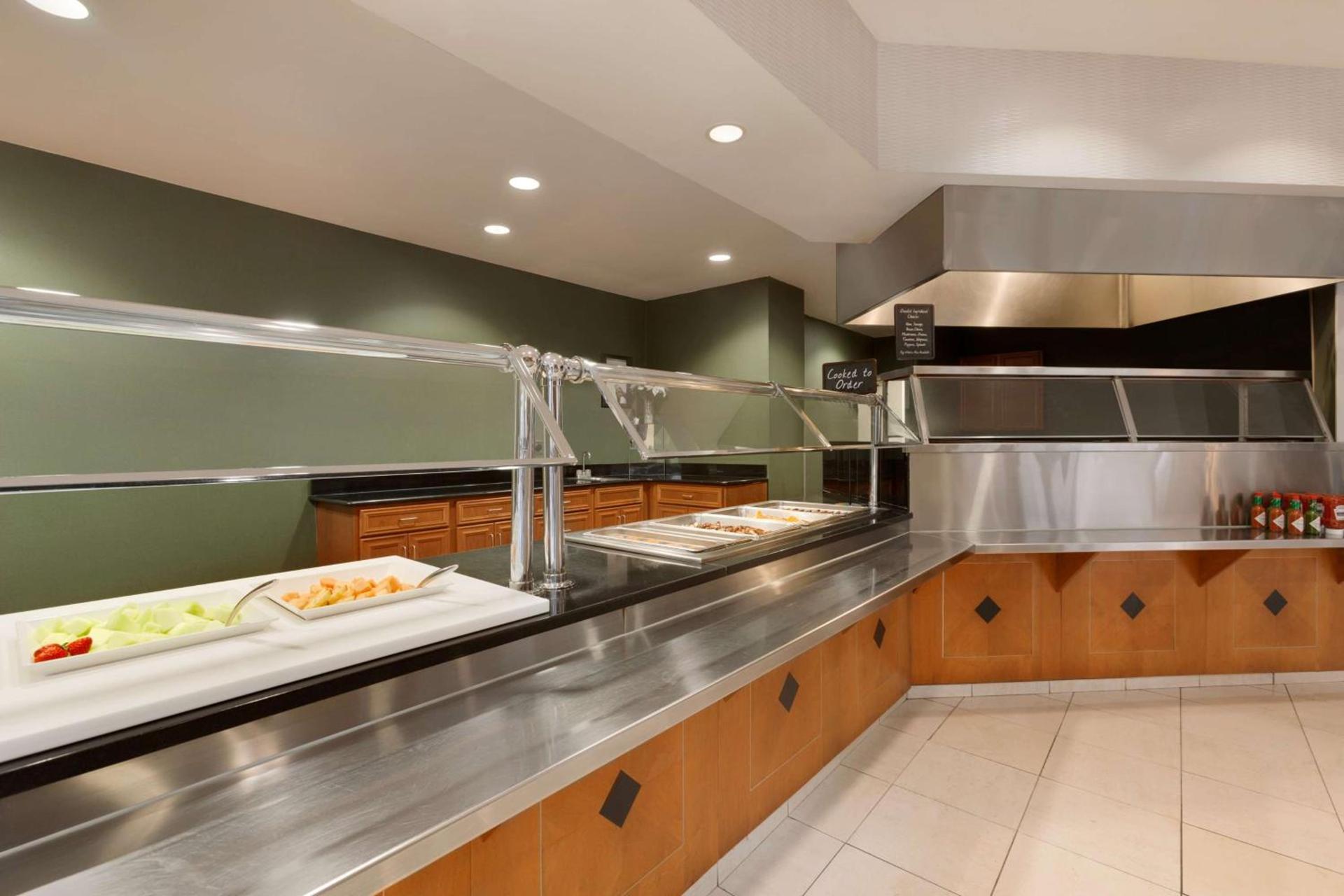 Embassy Suites Newark - Wilmington/South photo 9