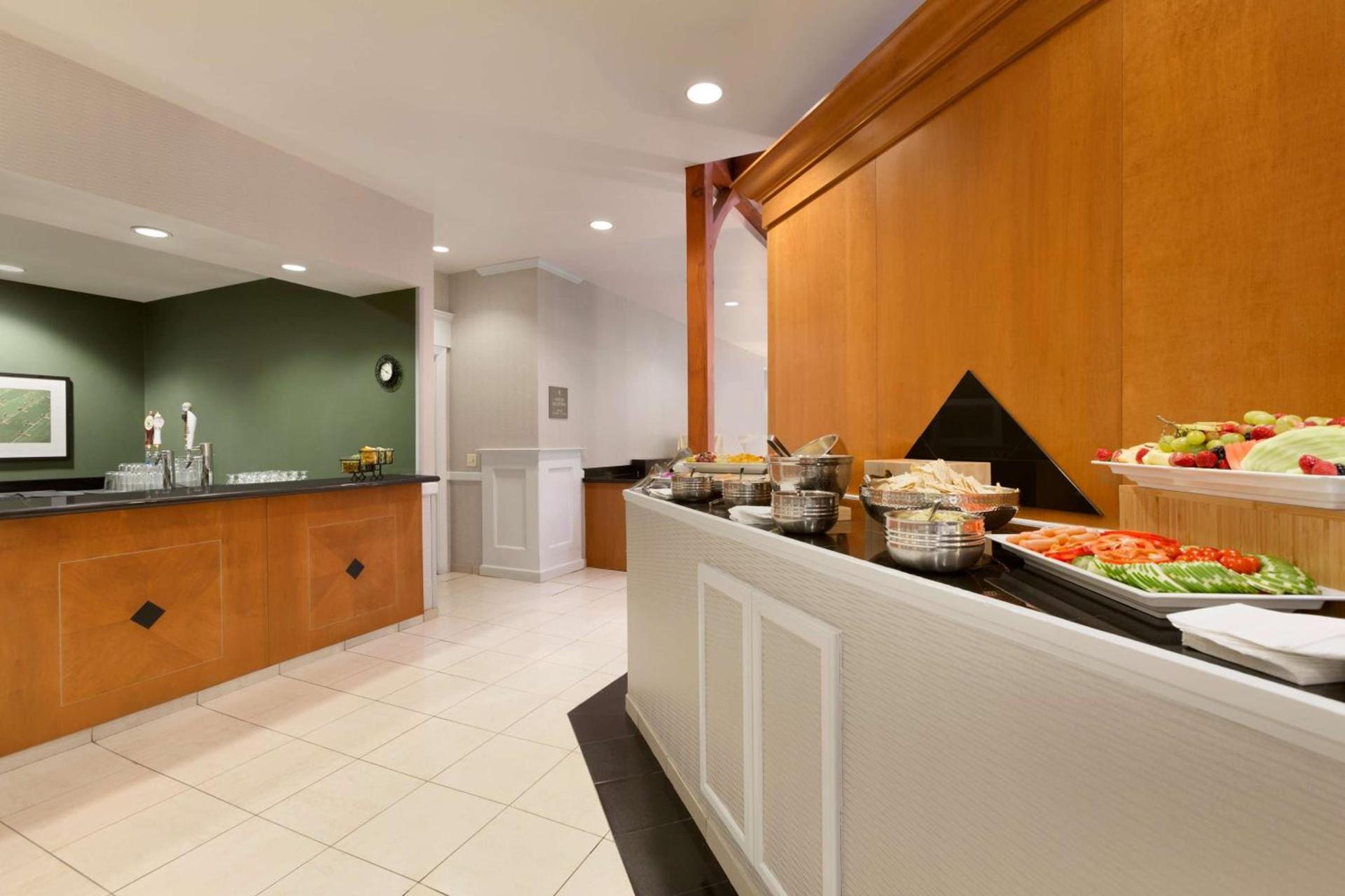 Embassy Suites Newark - Wilmington/South photo 10