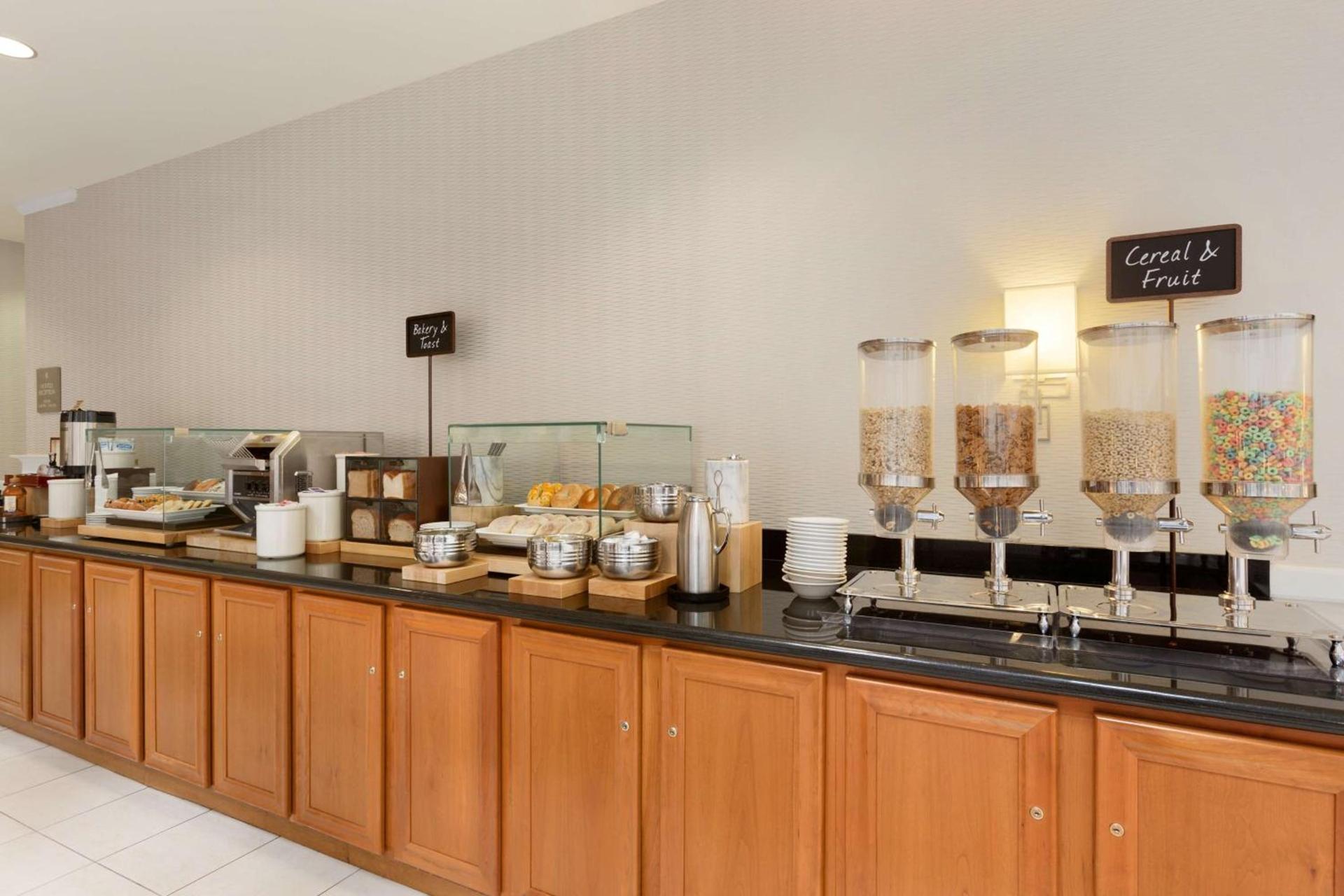 Embassy Suites Newark - Wilmington/South photo 11