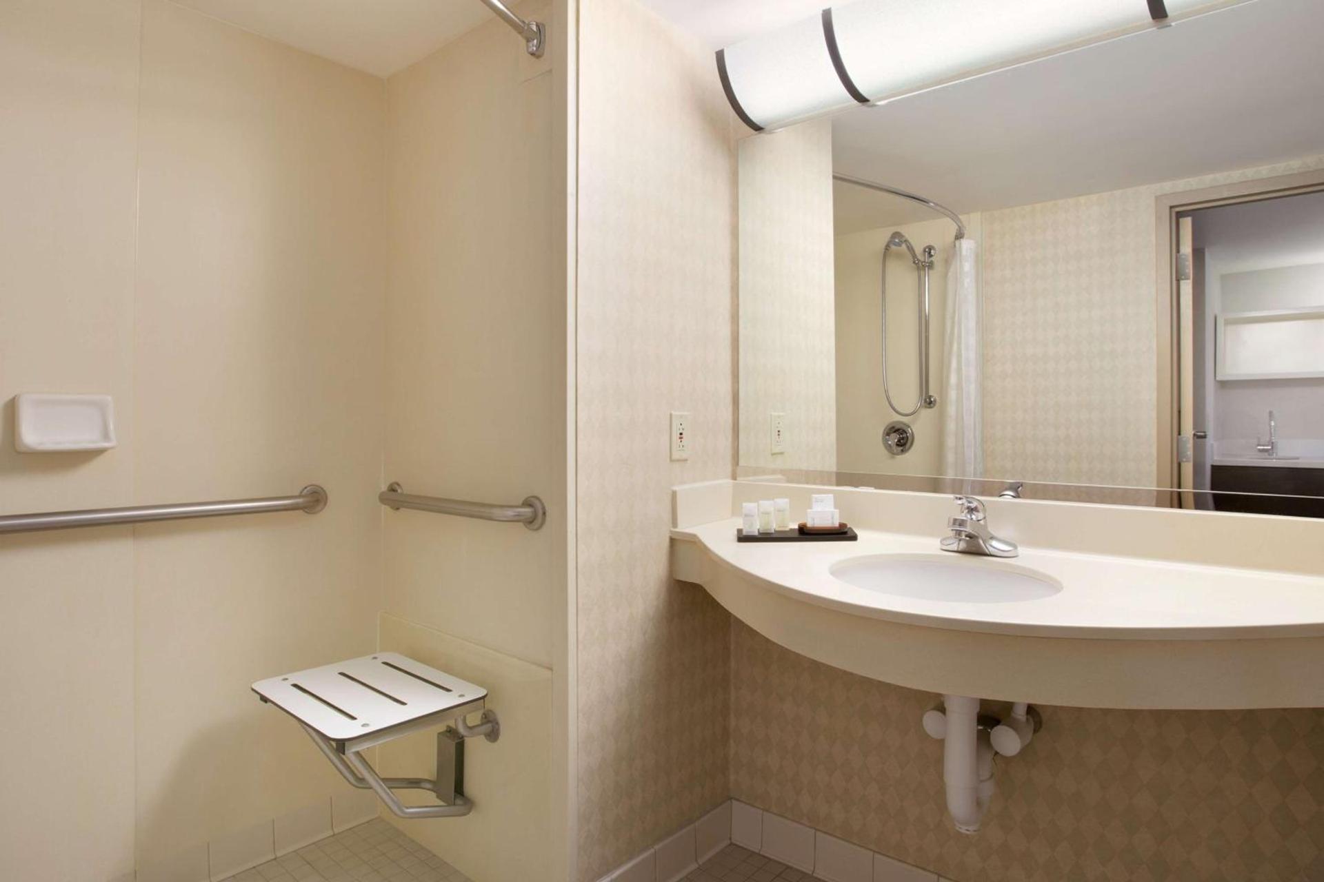Embassy Suites Newark - Wilmington/South photo 16