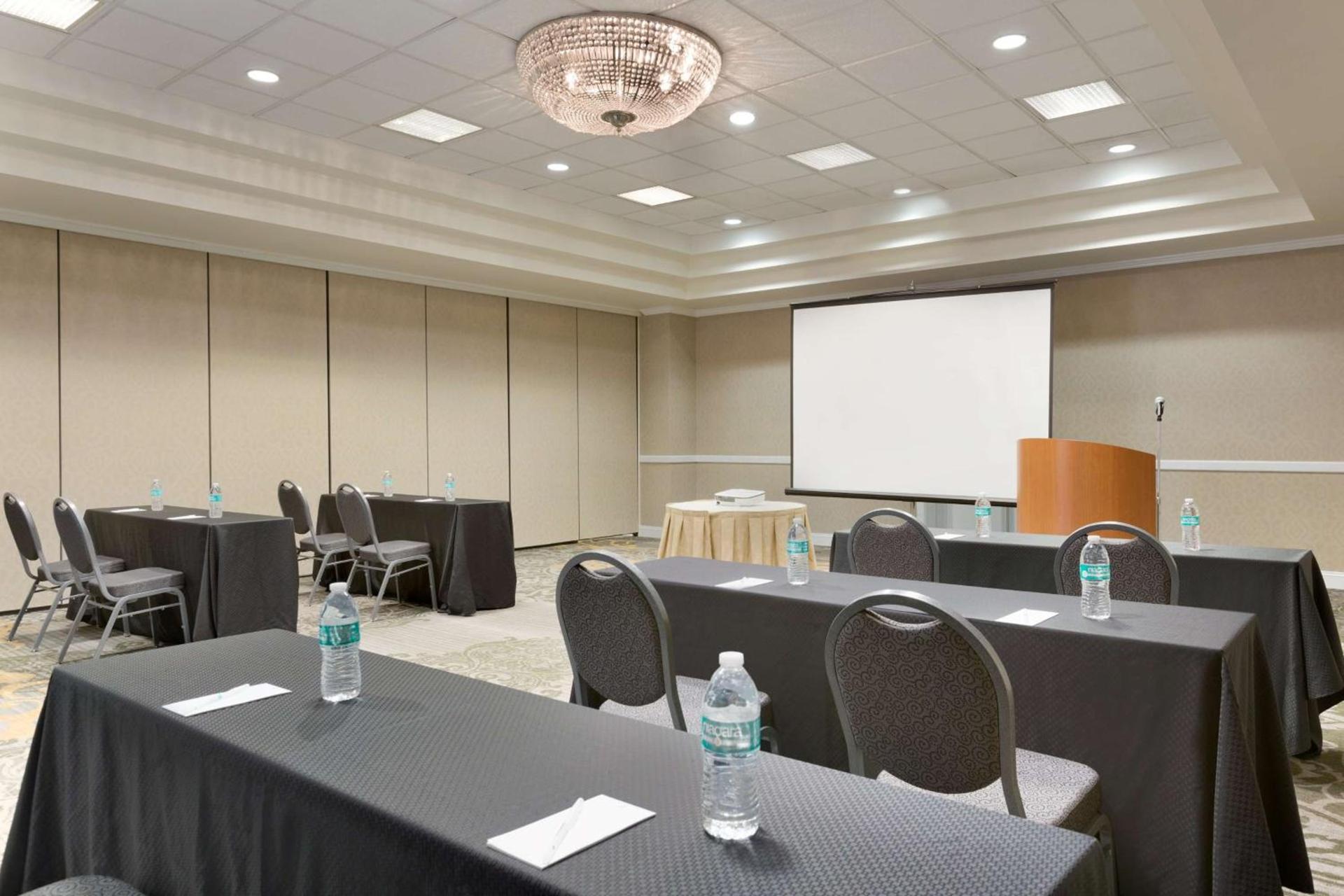 Embassy Suites Newark - Wilmington/South photo 20