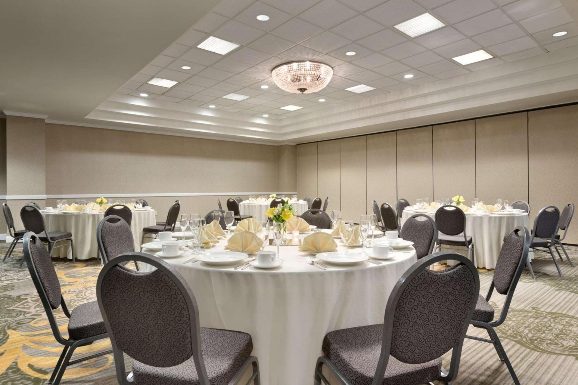 Embassy Suites Newark - Wilmington/South photo 21