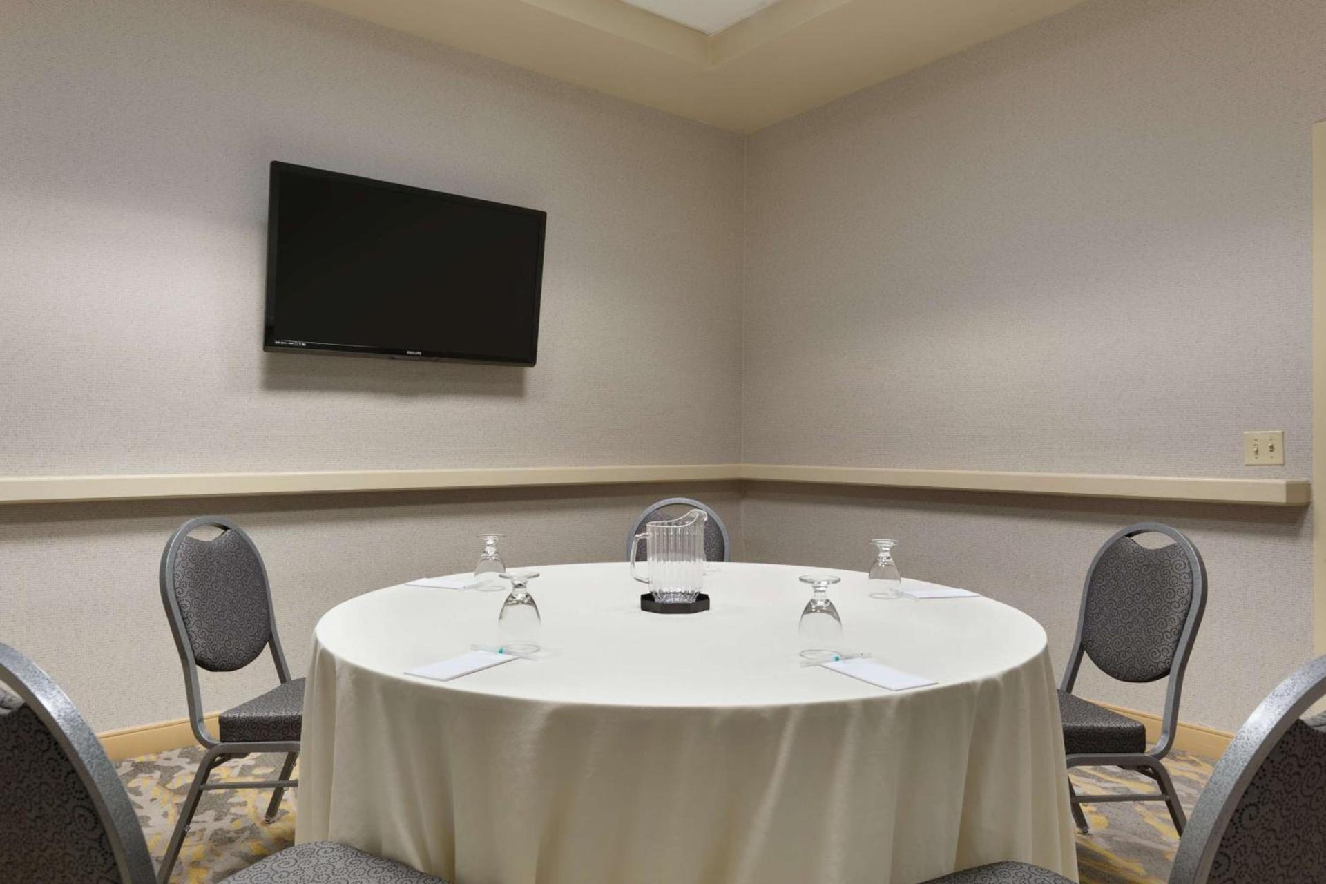Embassy Suites Newark - Wilmington/South photo 23