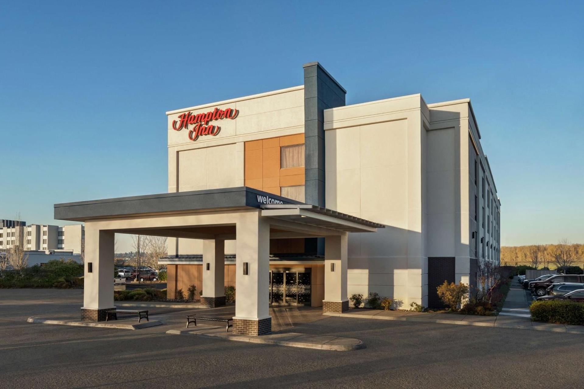 Hampton Inn Portland Airport photo 1