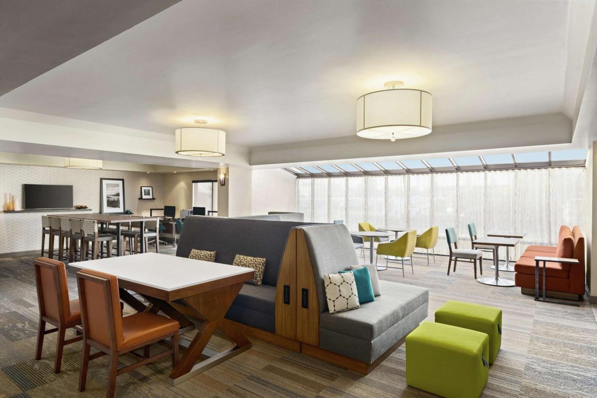 Hampton Inn Portland Airport photo 4