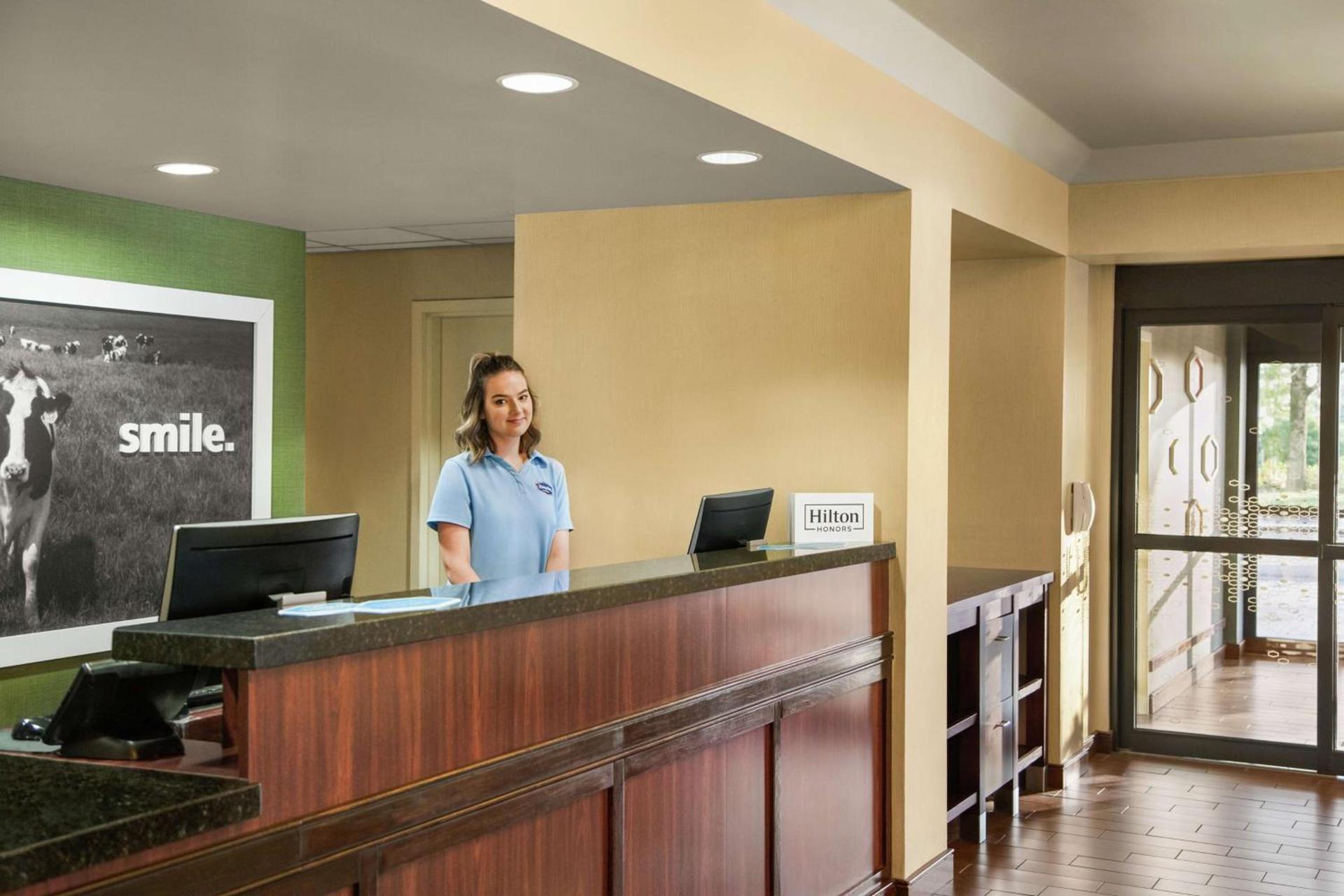 Hampton Inn Portland Airport photo 6