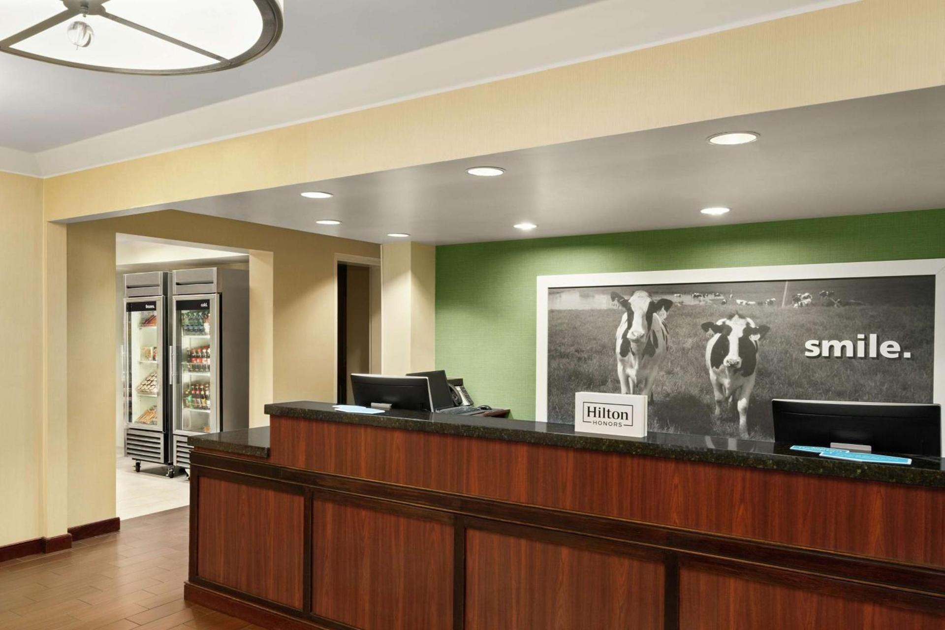 Hampton Inn Portland Airport photo 7