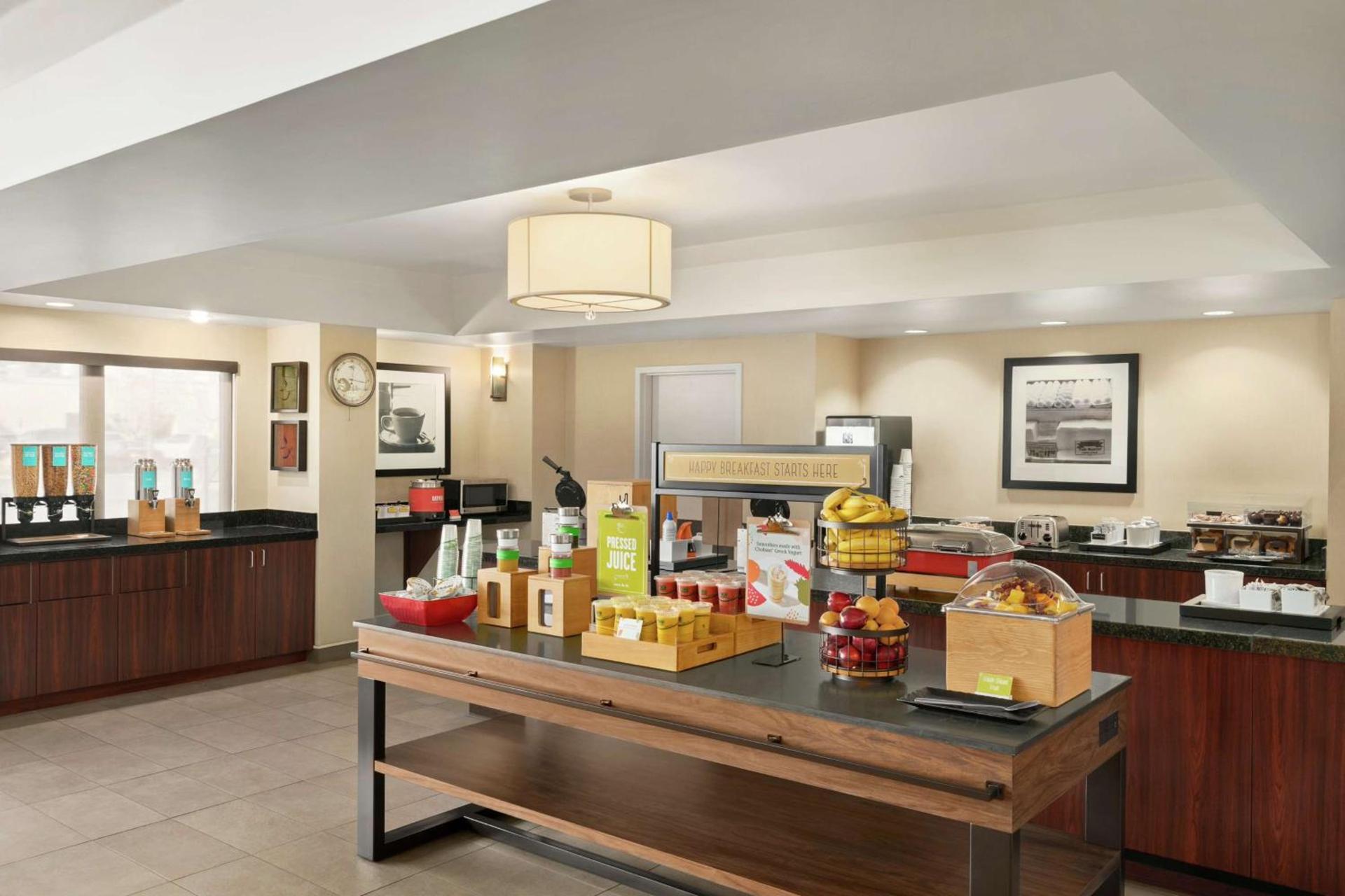 Hampton Inn Portland Airport photo 8