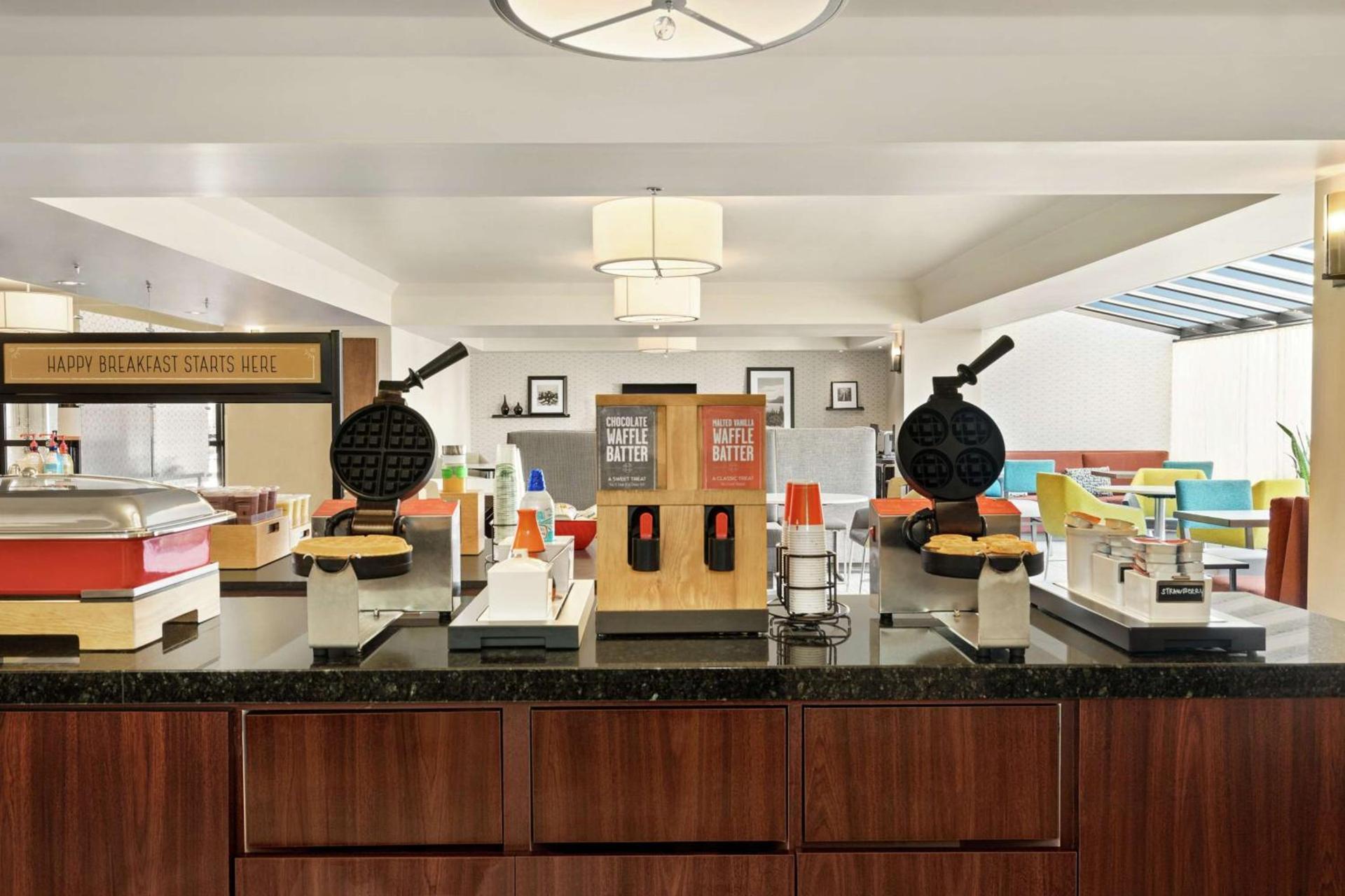 Hampton Inn Portland Airport photo 9