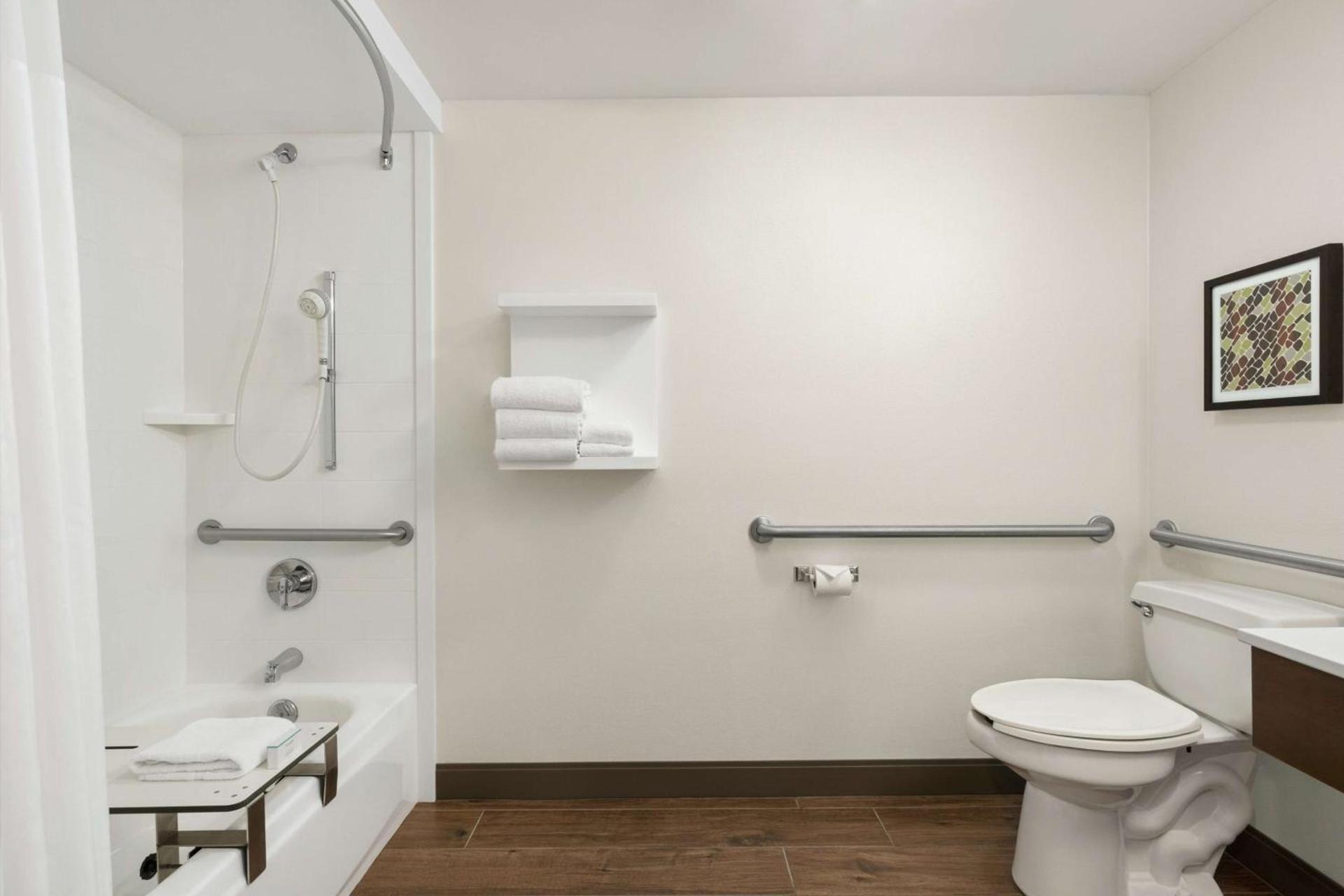 Hampton Inn Portland Airport photo 17