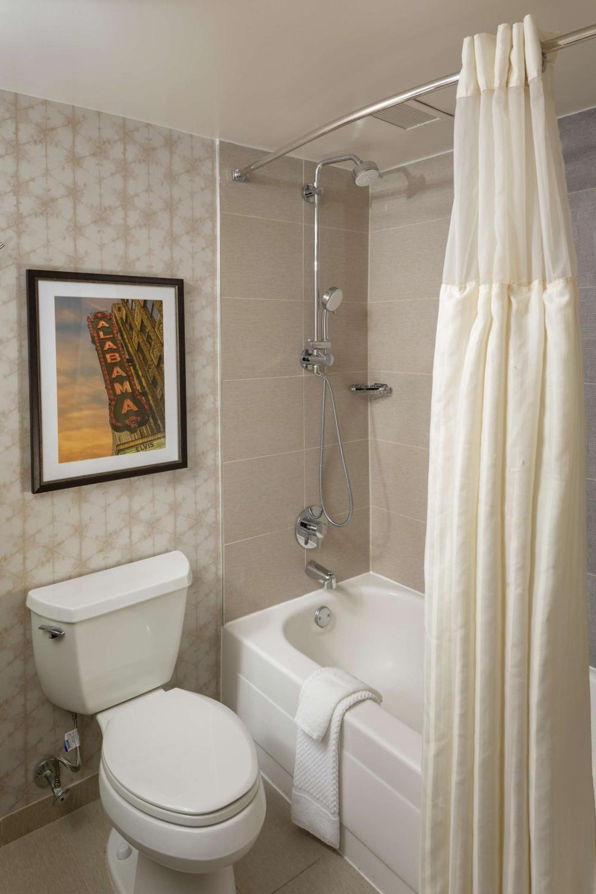 Hilton Birmingham Downtown at UAB photo 40