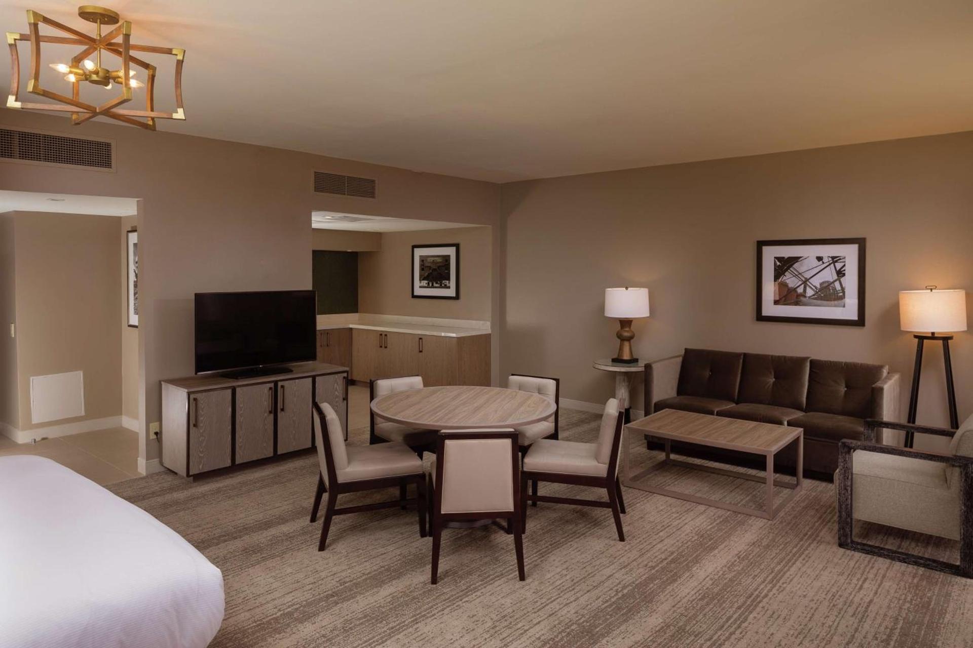Hilton Birmingham Downtown at UAB photo 79