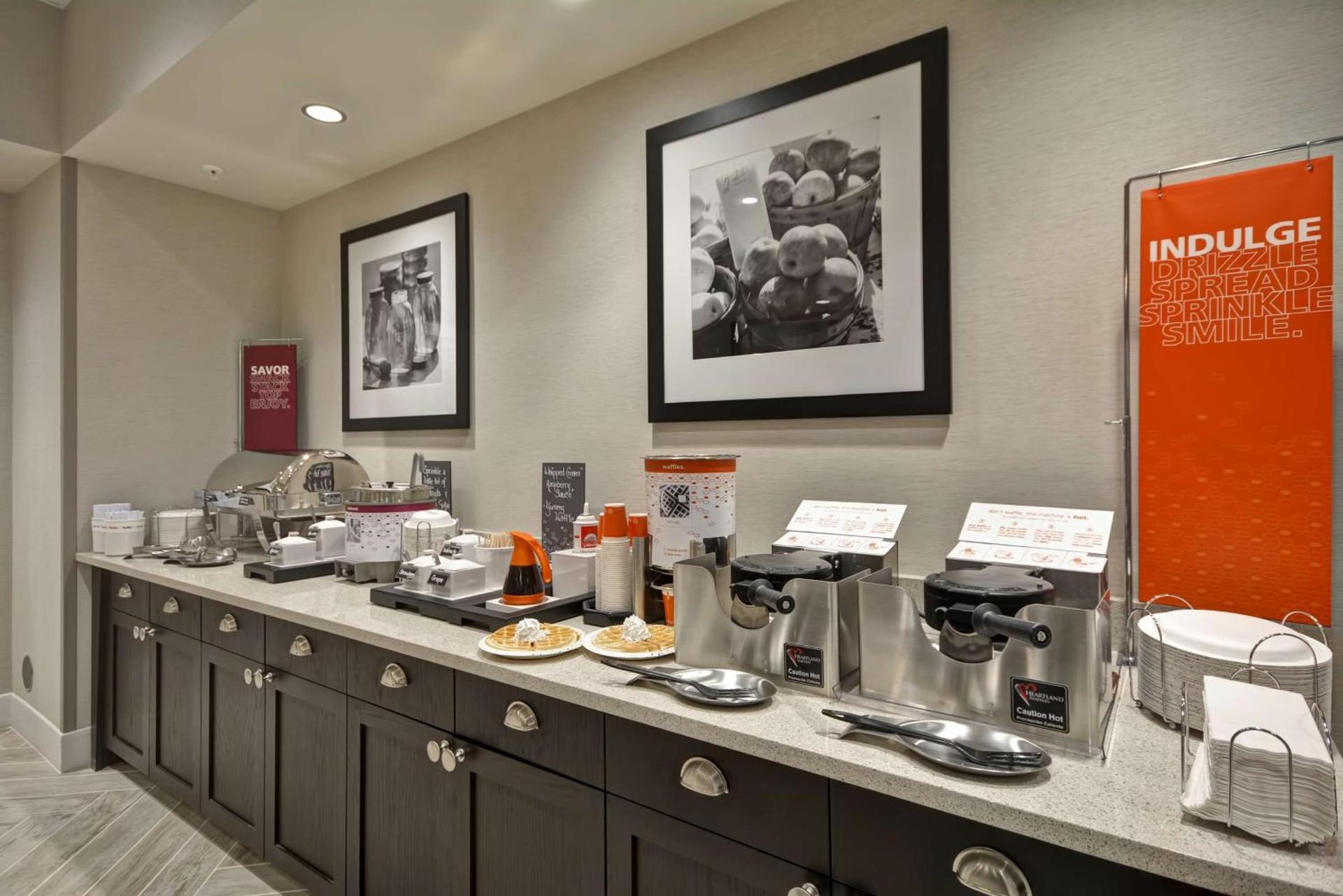 Hampton Inn Livonia Detroit photo 6