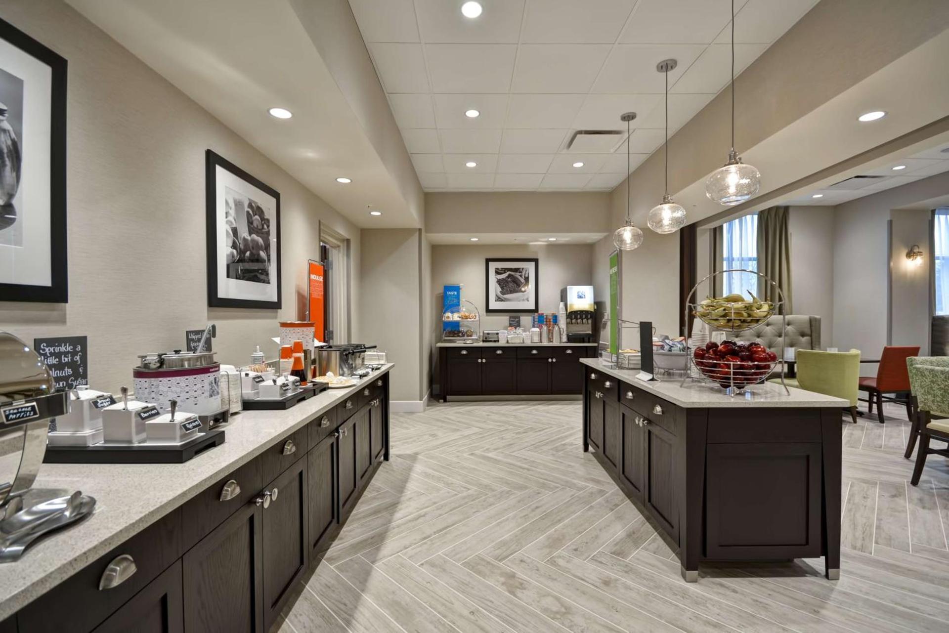 Hampton Inn Livonia Detroit photo 9