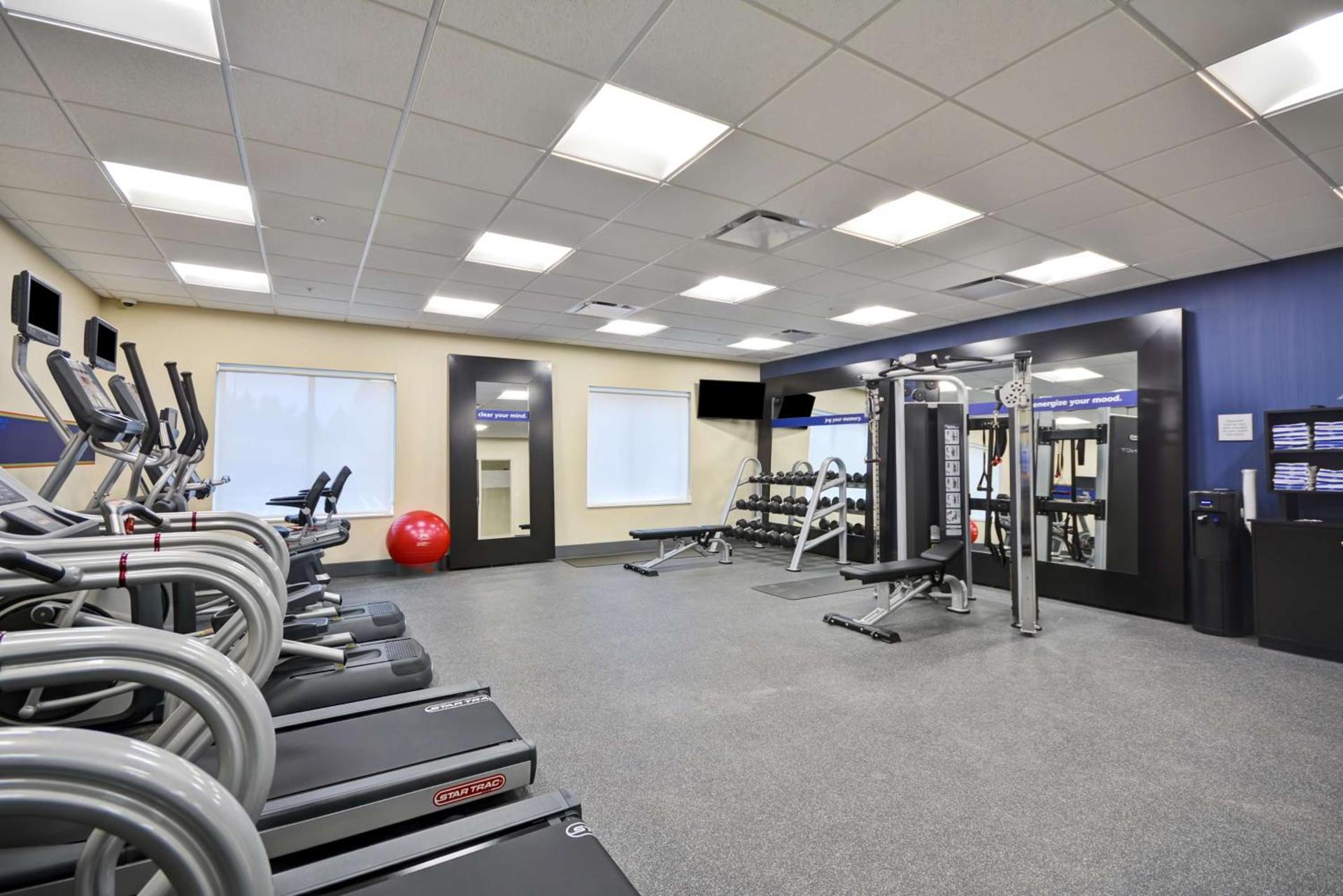 Hampton Inn Livonia Detroit photo 11