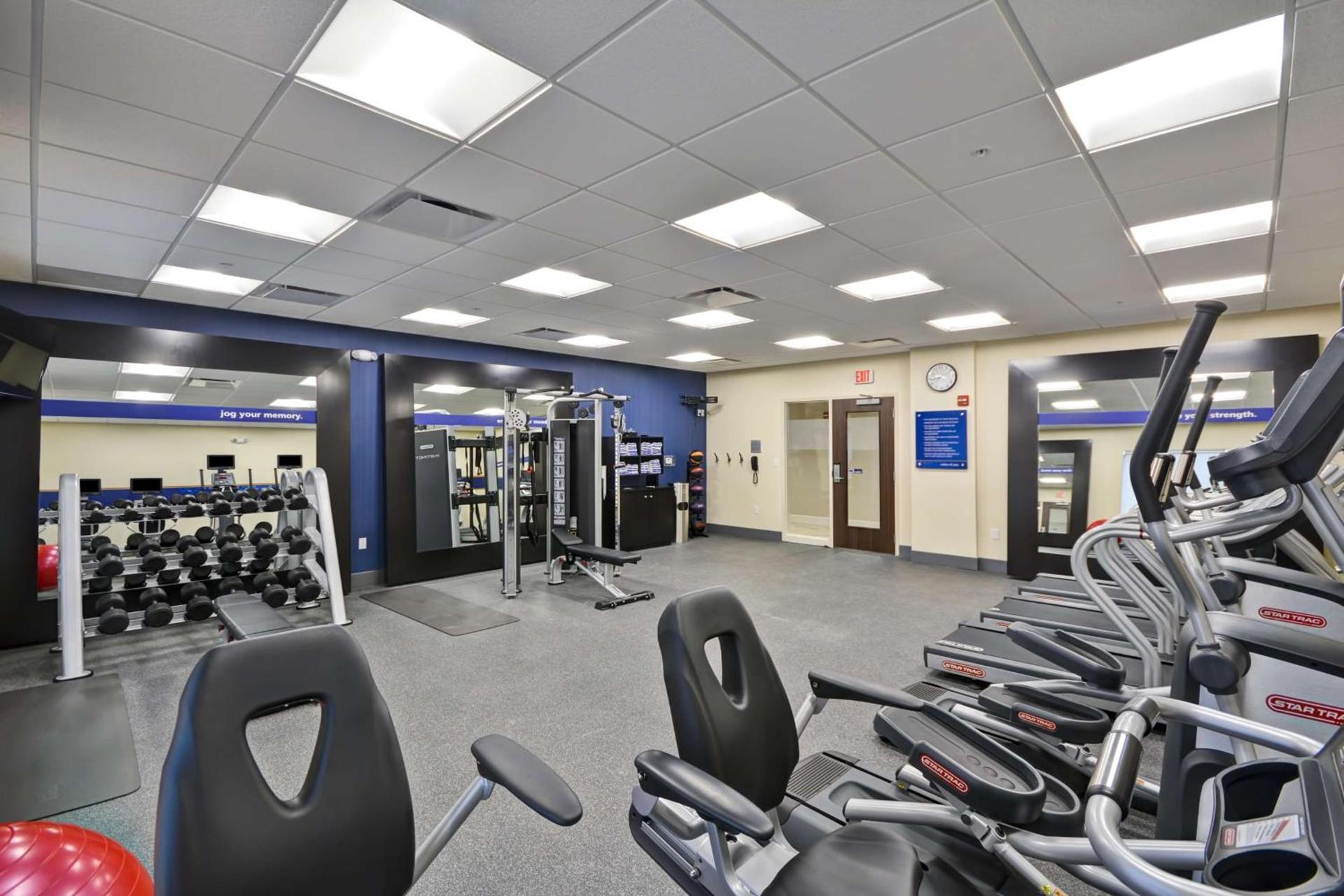 Hampton Inn Livonia Detroit photo 12