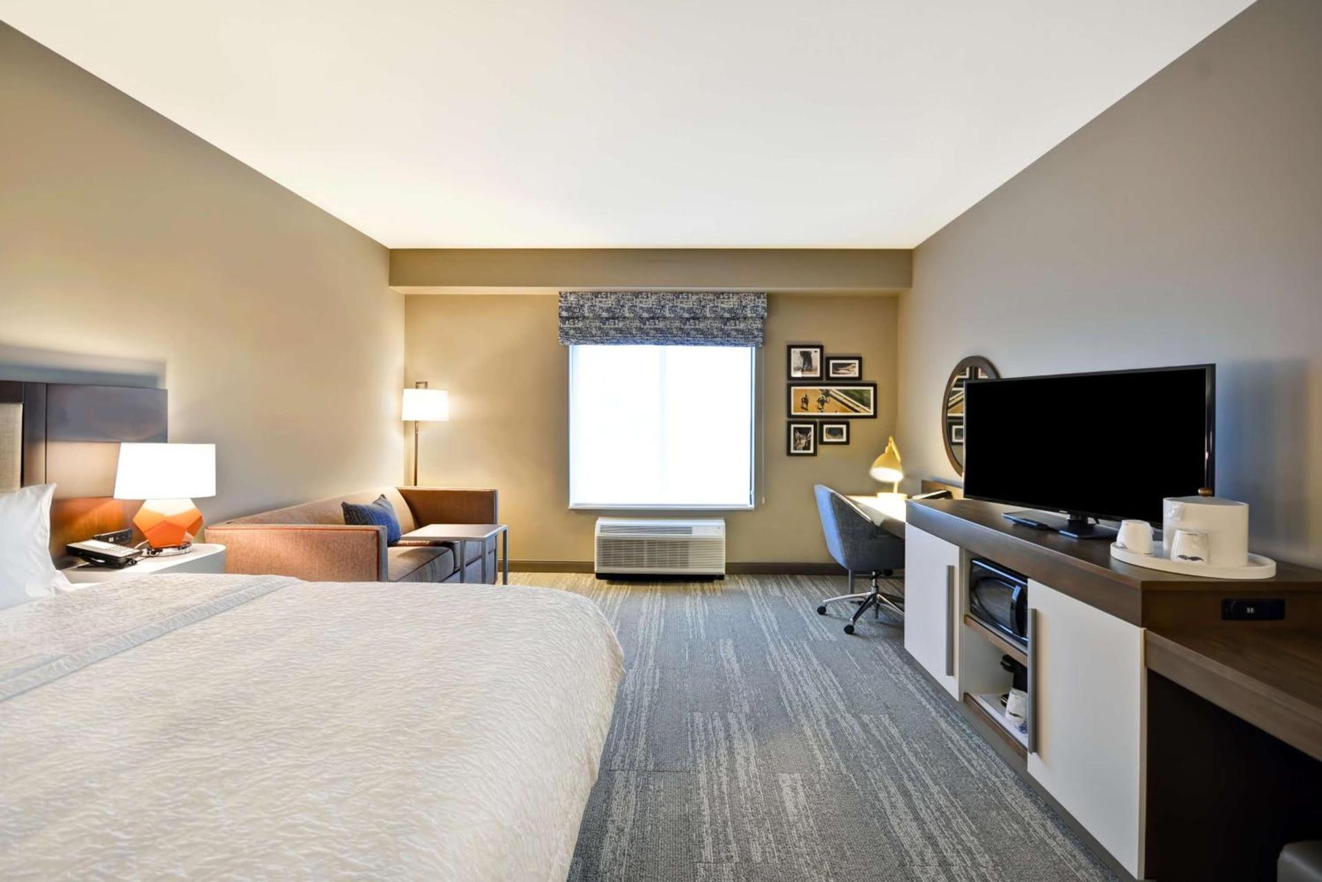 Hampton Inn Livonia Detroit photo 16
