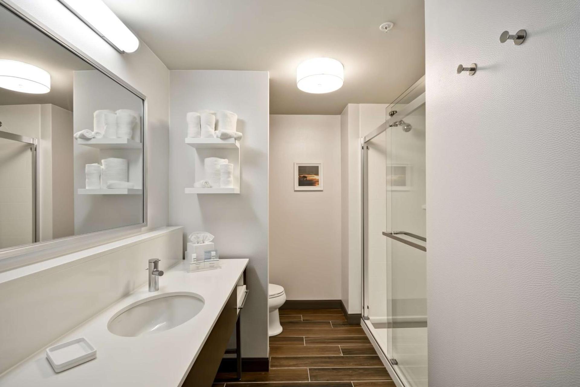 Hampton Inn Livonia Detroit photo 18