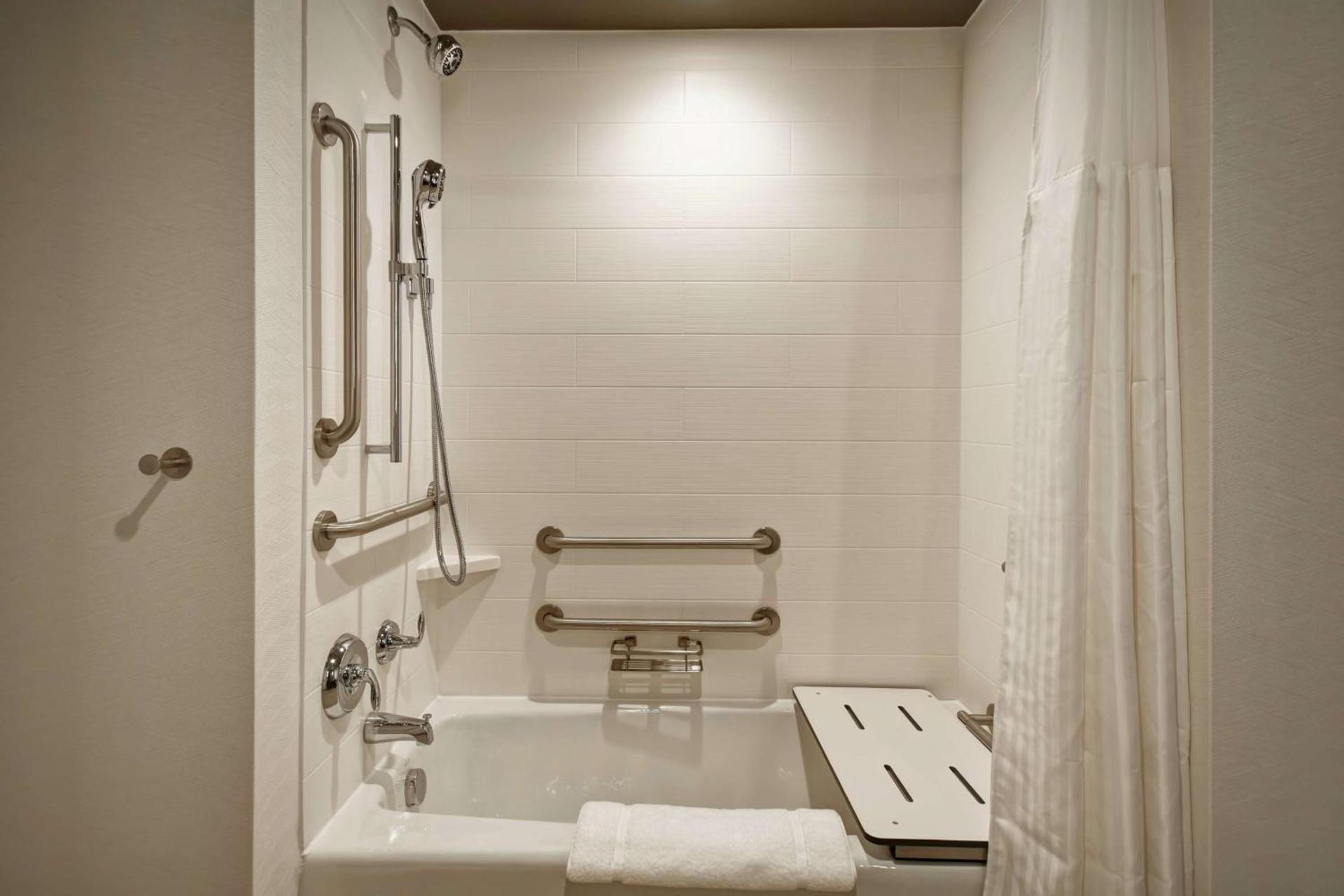 Hilton Garden Inn Lansing West photo 13