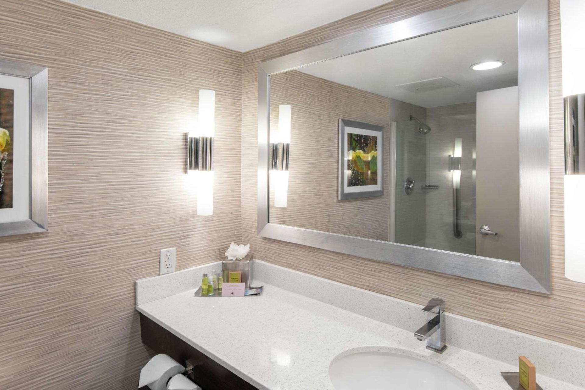 DoubleTree by Hilton Hotel Jacksonville Airport photo 19