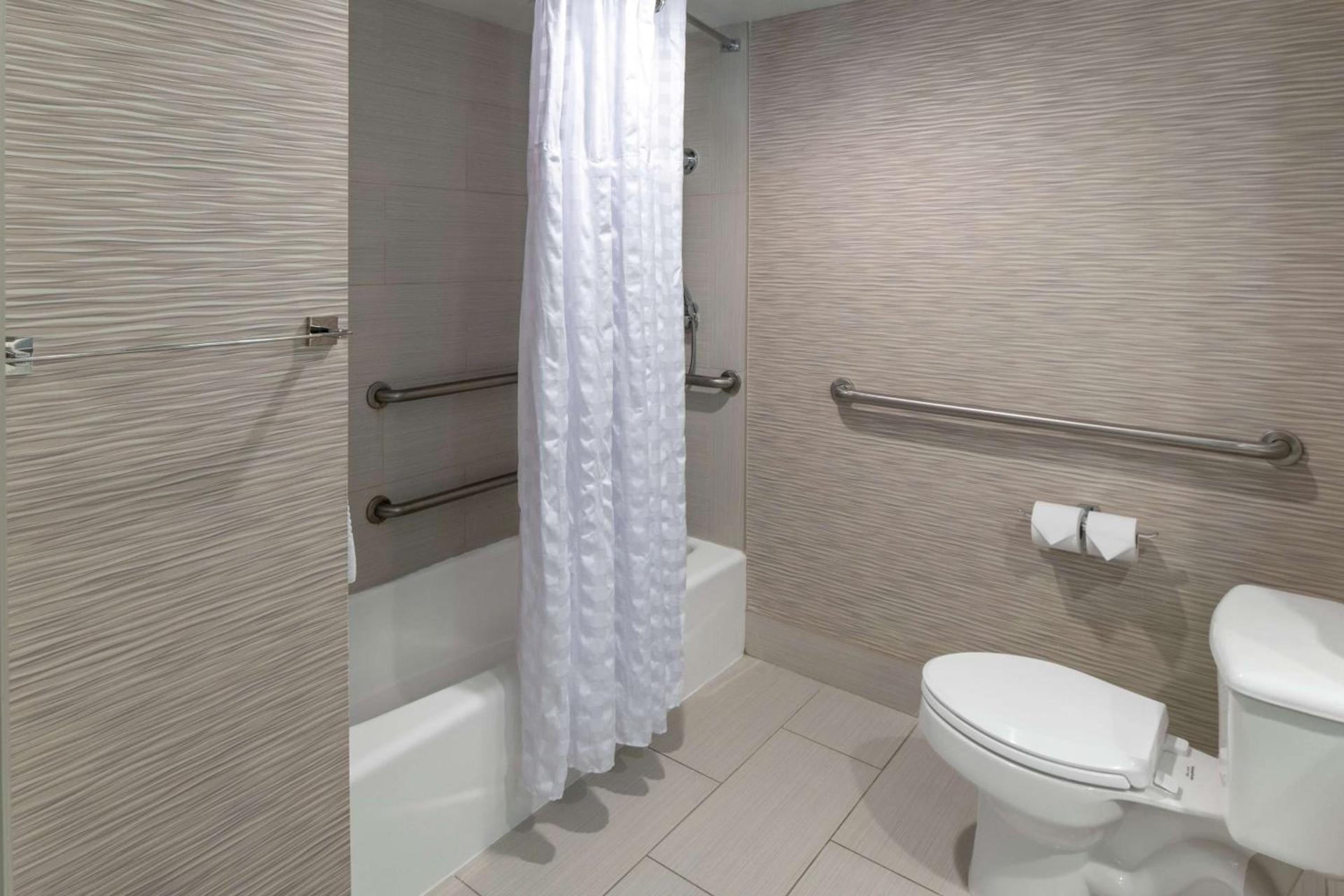 DoubleTree by Hilton Hotel Jacksonville Airport photo 21