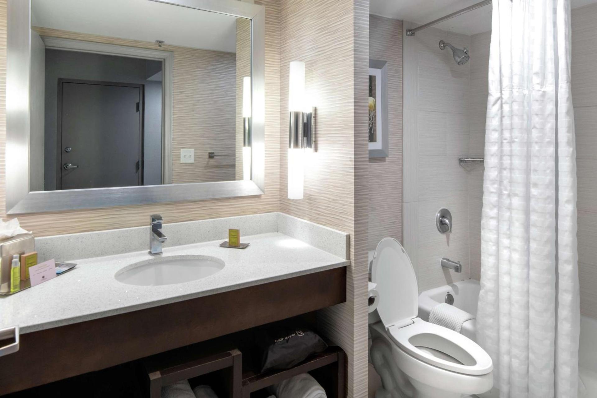 DoubleTree by Hilton Hotel Jacksonville Airport photo 28