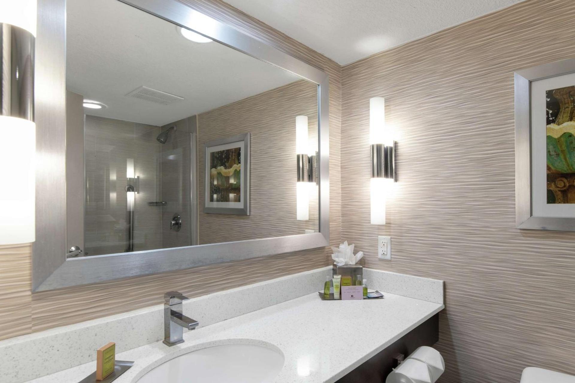DoubleTree by Hilton Hotel Jacksonville Airport photo 36