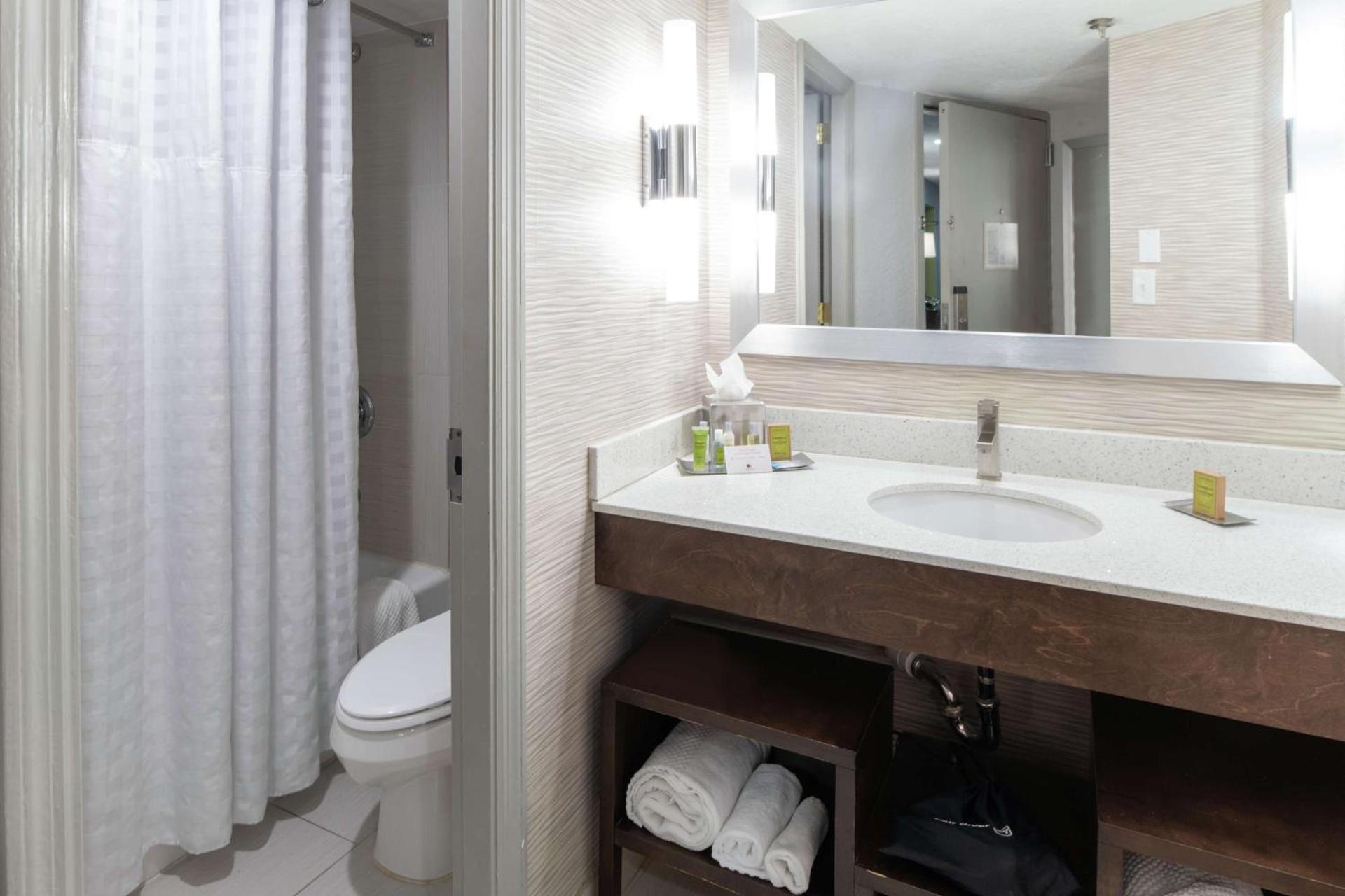 DoubleTree by Hilton Hotel Jacksonville Airport photo 38