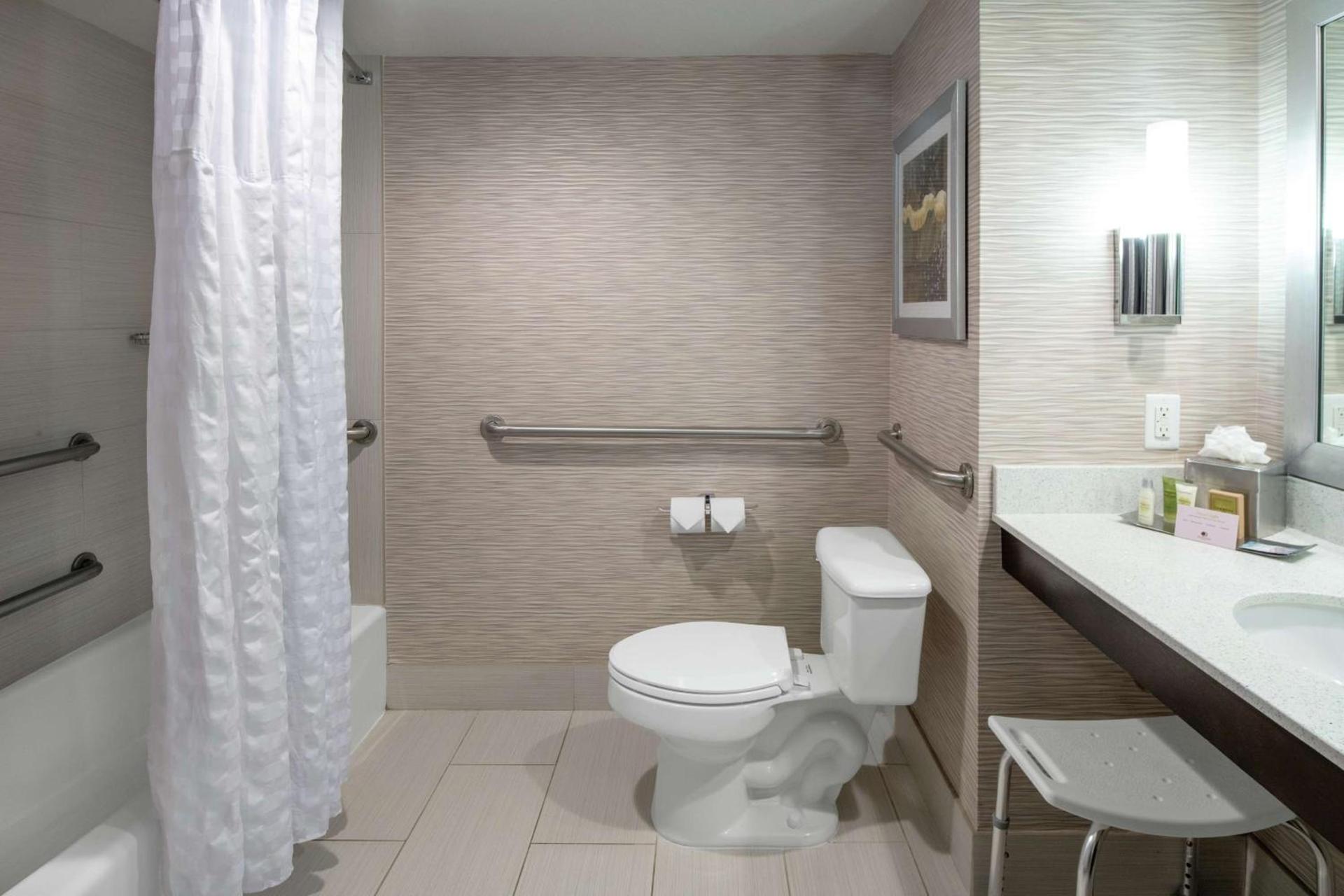 DoubleTree by Hilton Hotel Jacksonville Airport photo 39