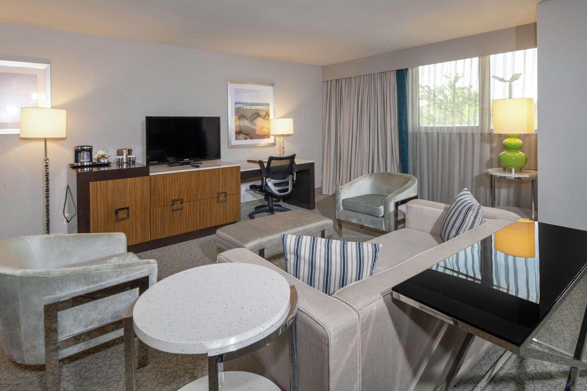 DoubleTree by Hilton Hotel Jacksonville Airport photo 42