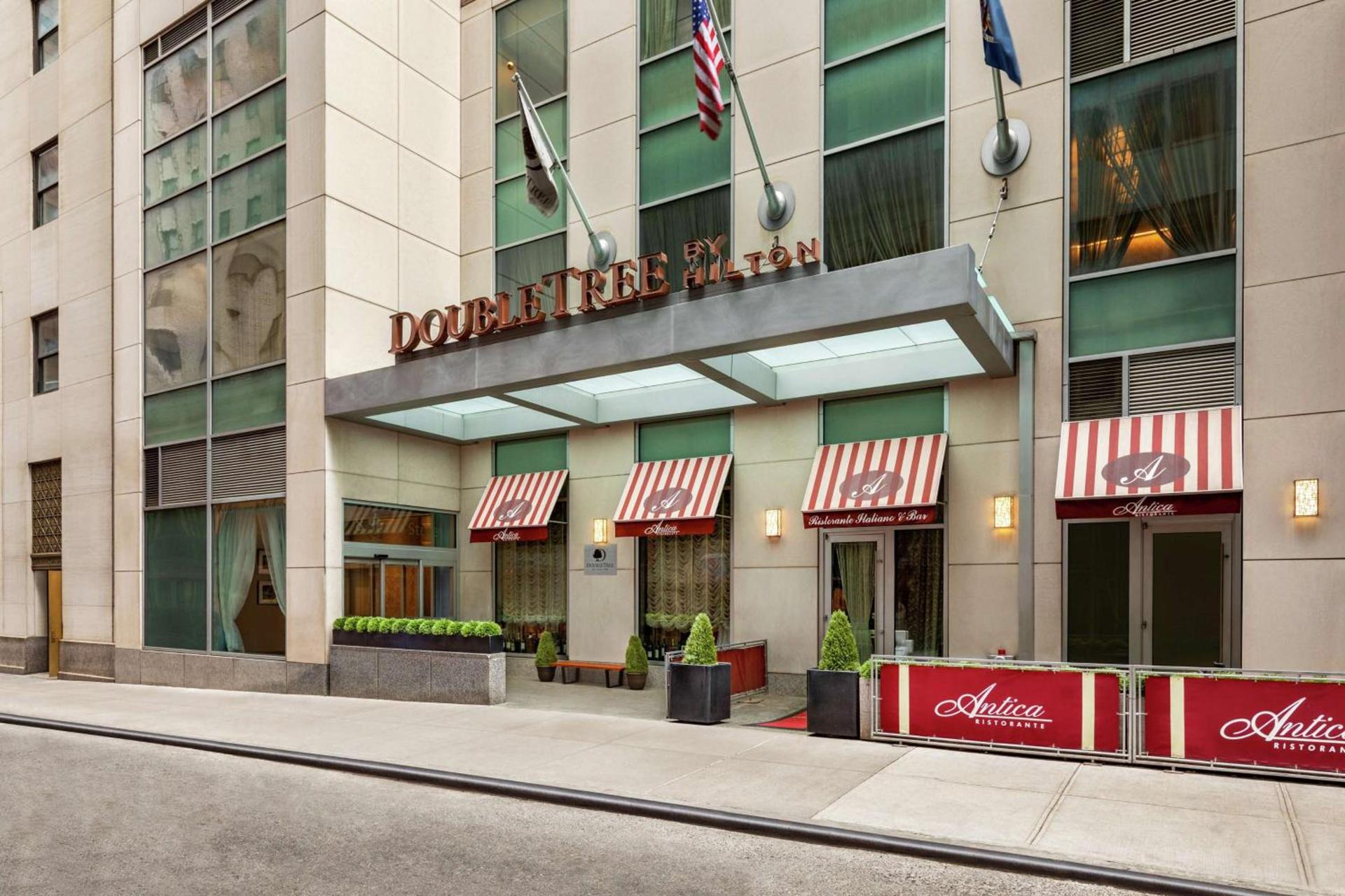 DoubleTree by Hilton New York Downtown photo 1