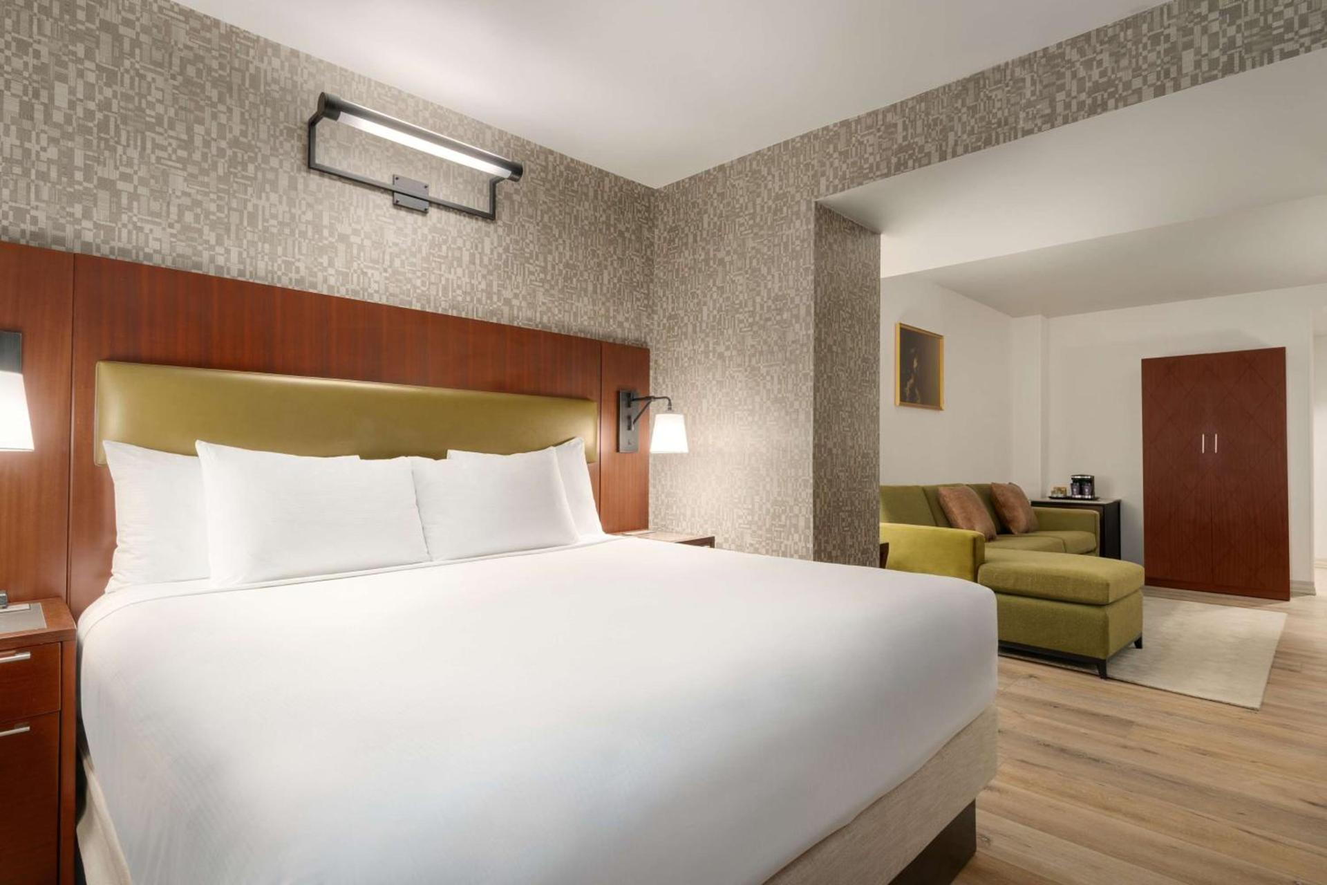 DoubleTree by Hilton New York Downtown photo 8