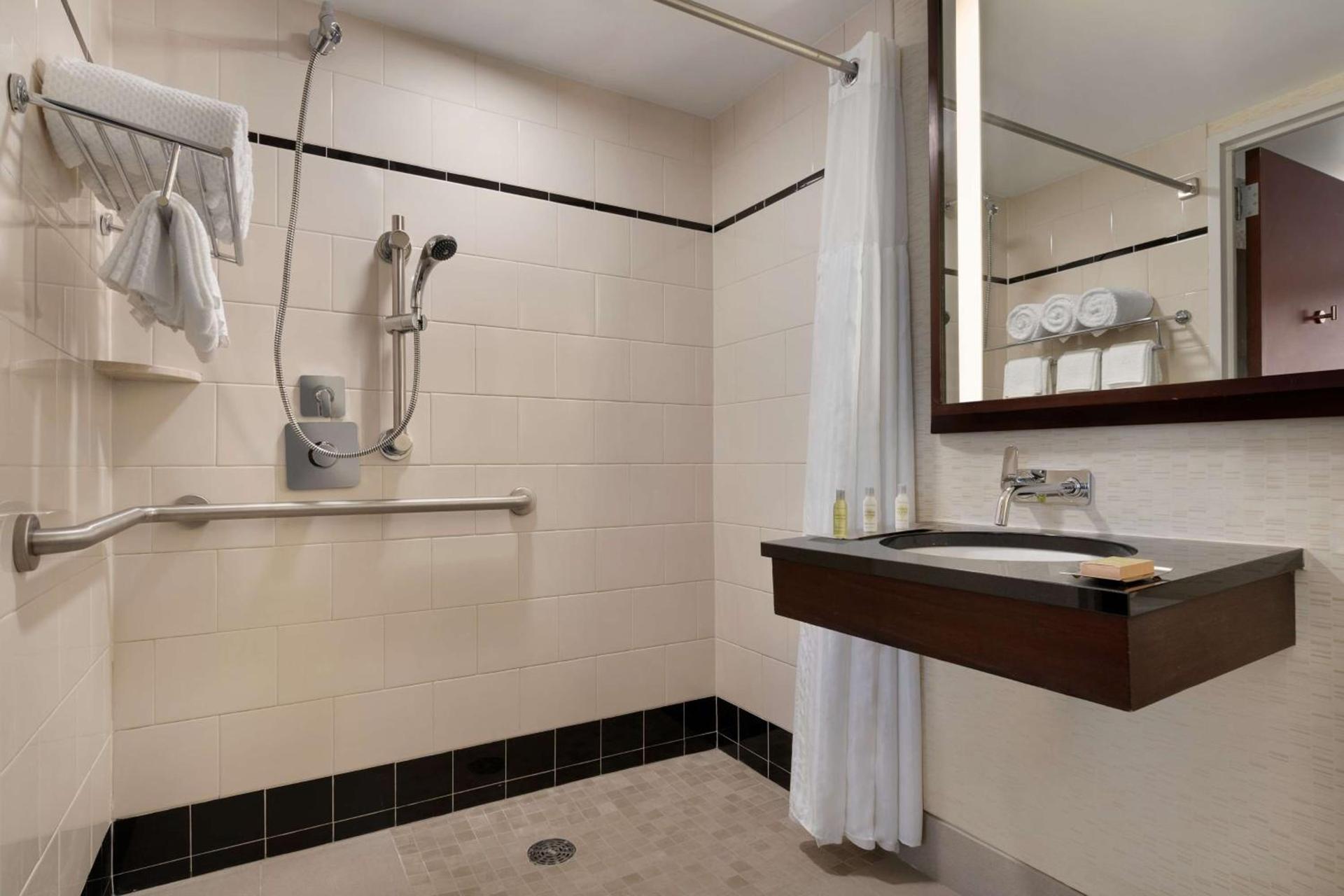 DoubleTree by Hilton New York Downtown photo 11