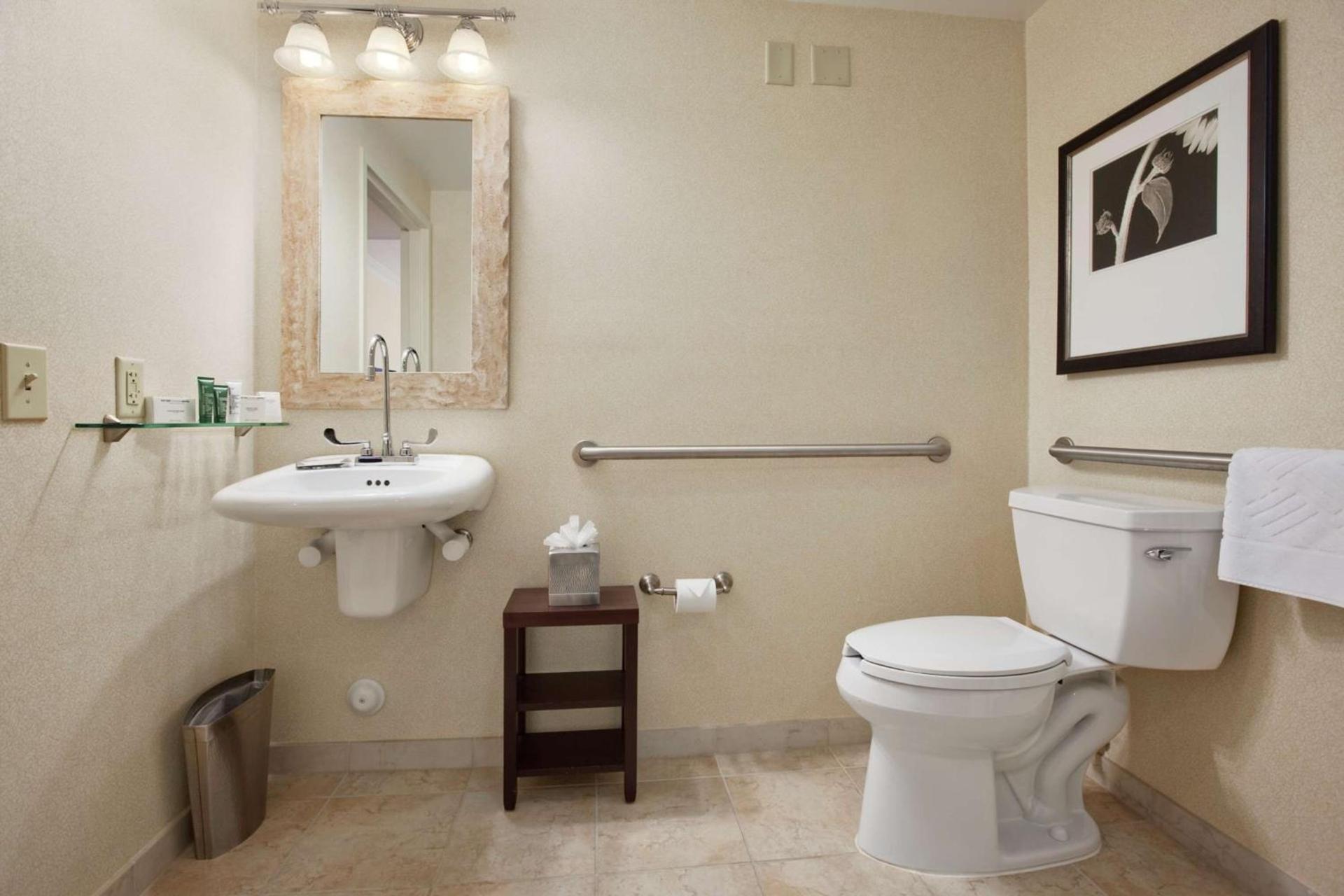 Hilton Raleigh North Hills photo 39