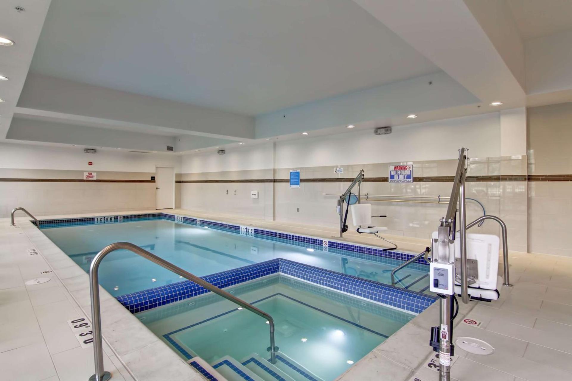 Hampton Inn & Suites Detroit/Troy photo 6