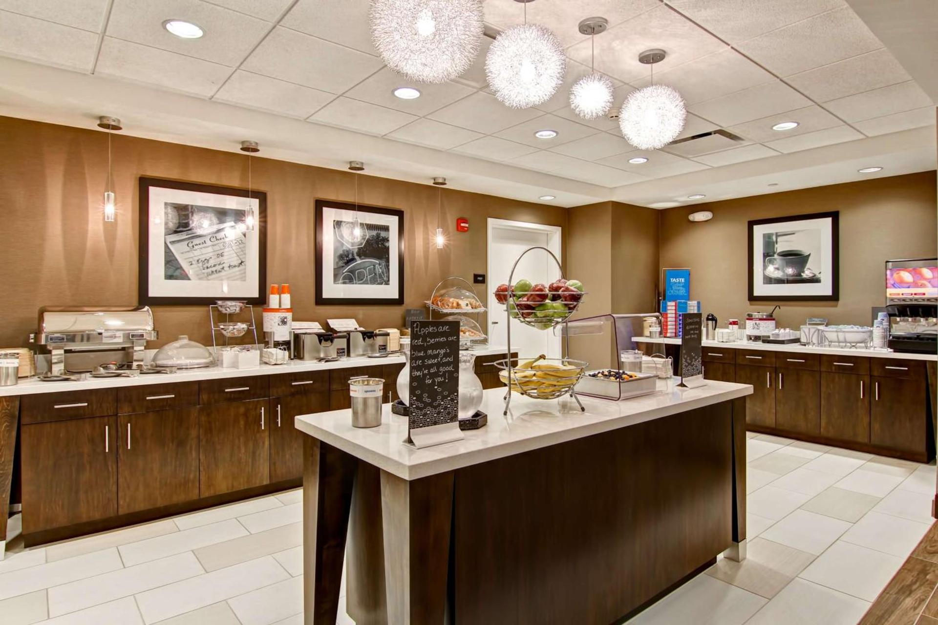 Hampton Inn & Suites Detroit/Troy photo 8