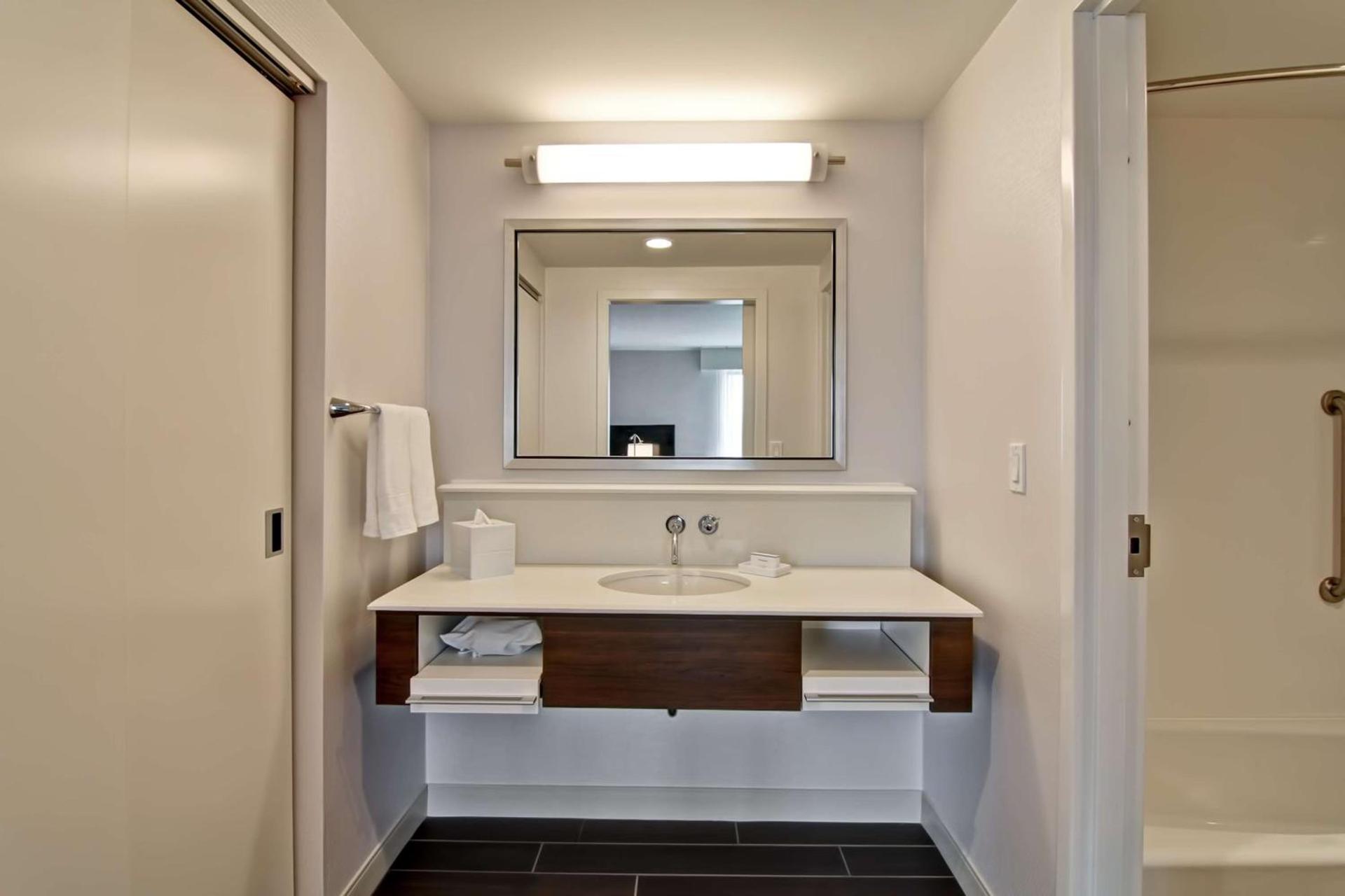 Hampton Inn & Suites Detroit/Troy photo 29