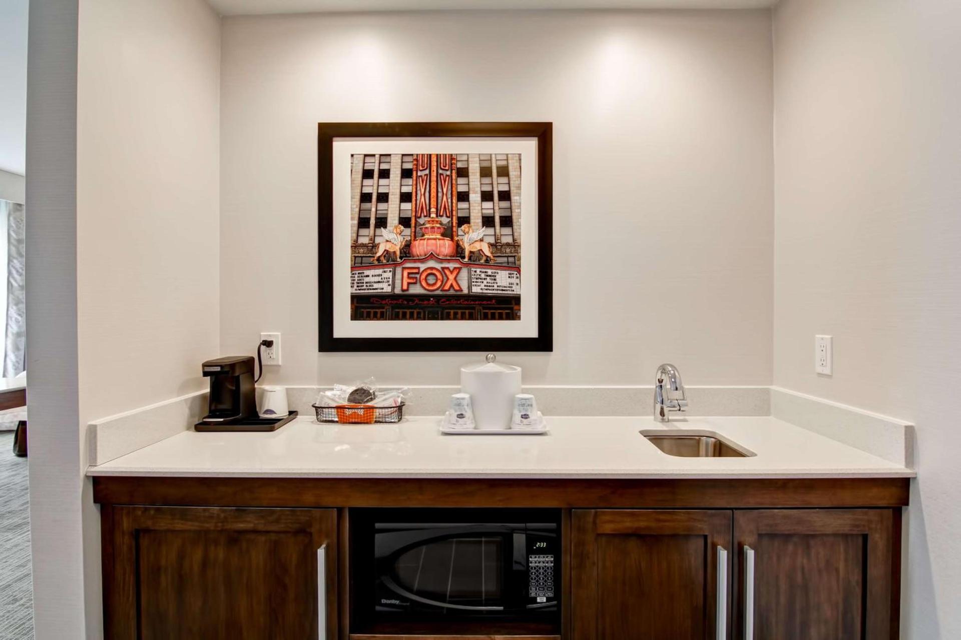 Hampton Inn & Suites Detroit/Troy photo 34