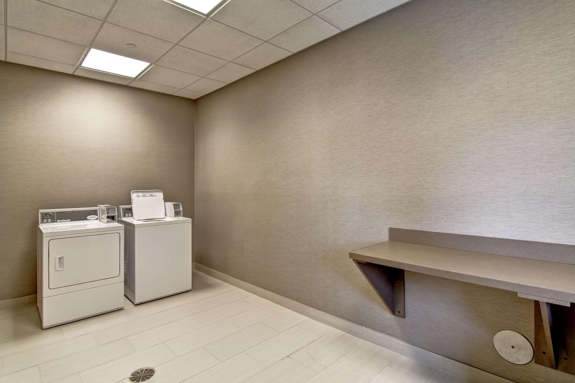Hampton Inn & Suites Detroit/Troy photo 35